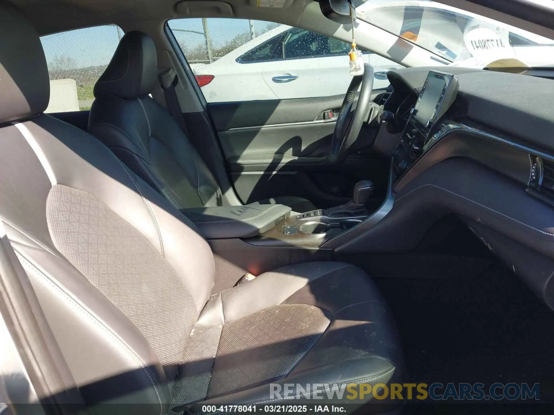 5 Photograph of a damaged car 4T1K31AK1NU044171 TOYOTA CAMRY 2022