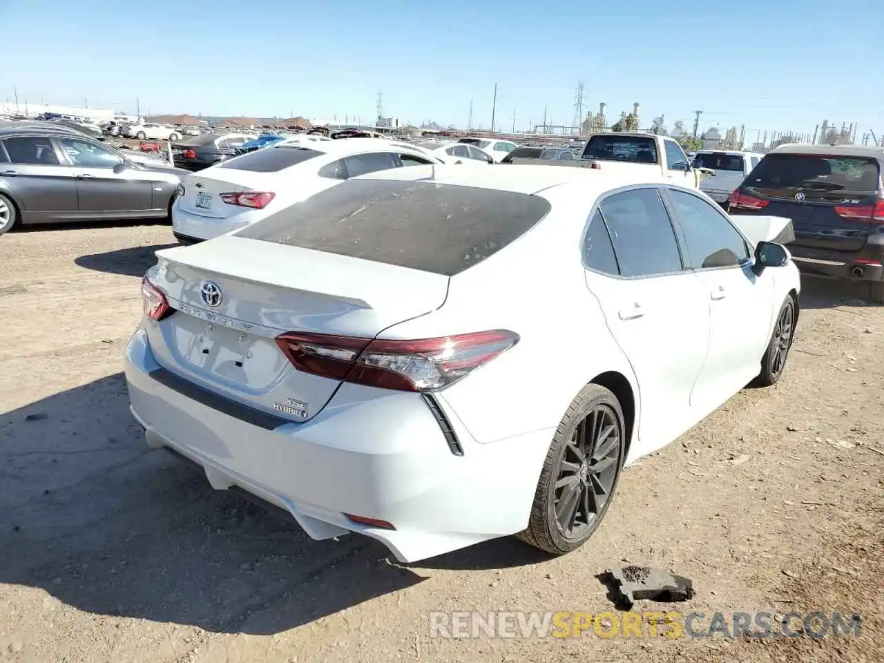 4 Photograph of a damaged car 4T1K31AK2NU042994 TOYOTA CAMRY 2022