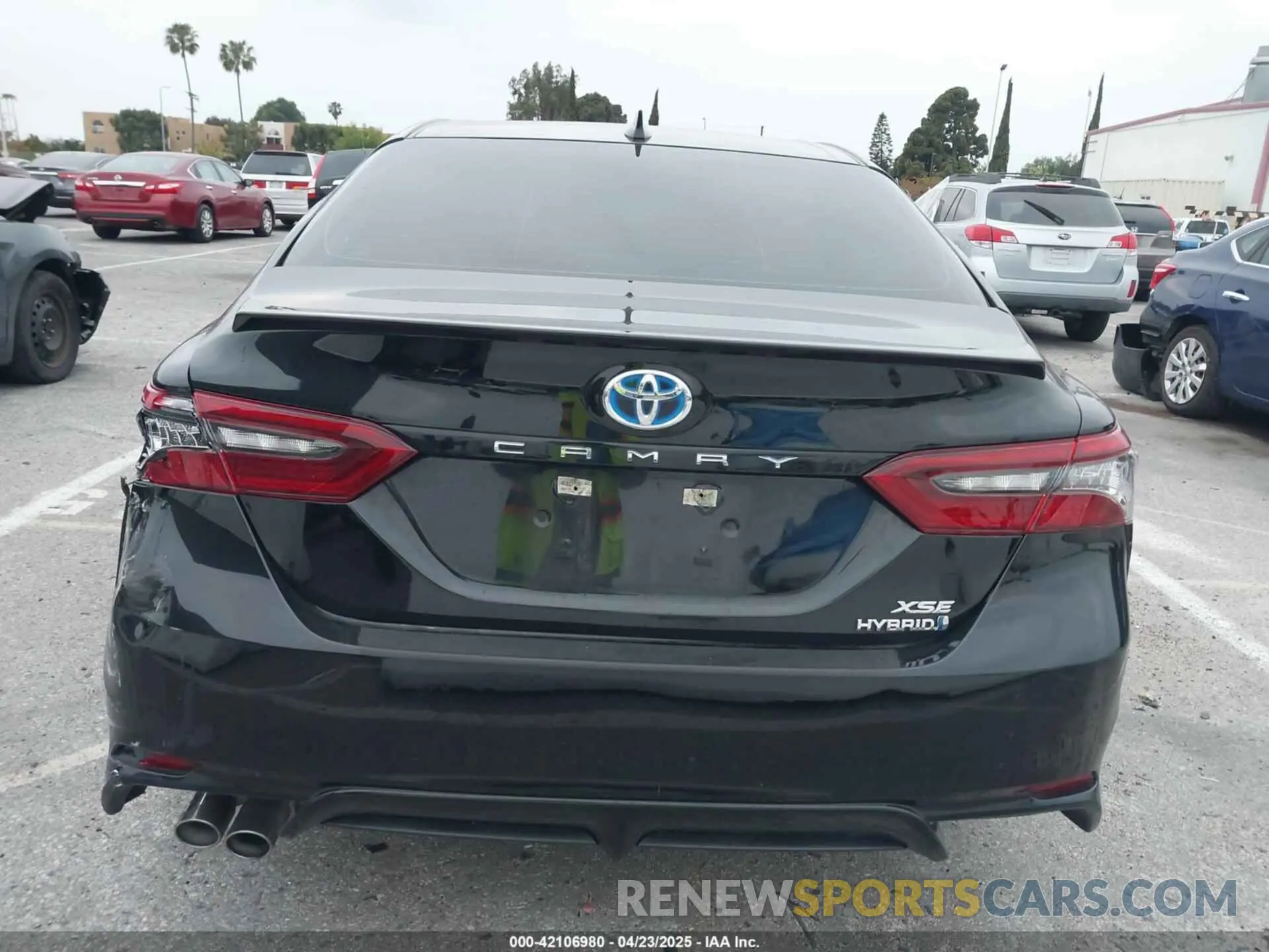 16 Photograph of a damaged car 4T1K31AK2NU575427 TOYOTA CAMRY 2022