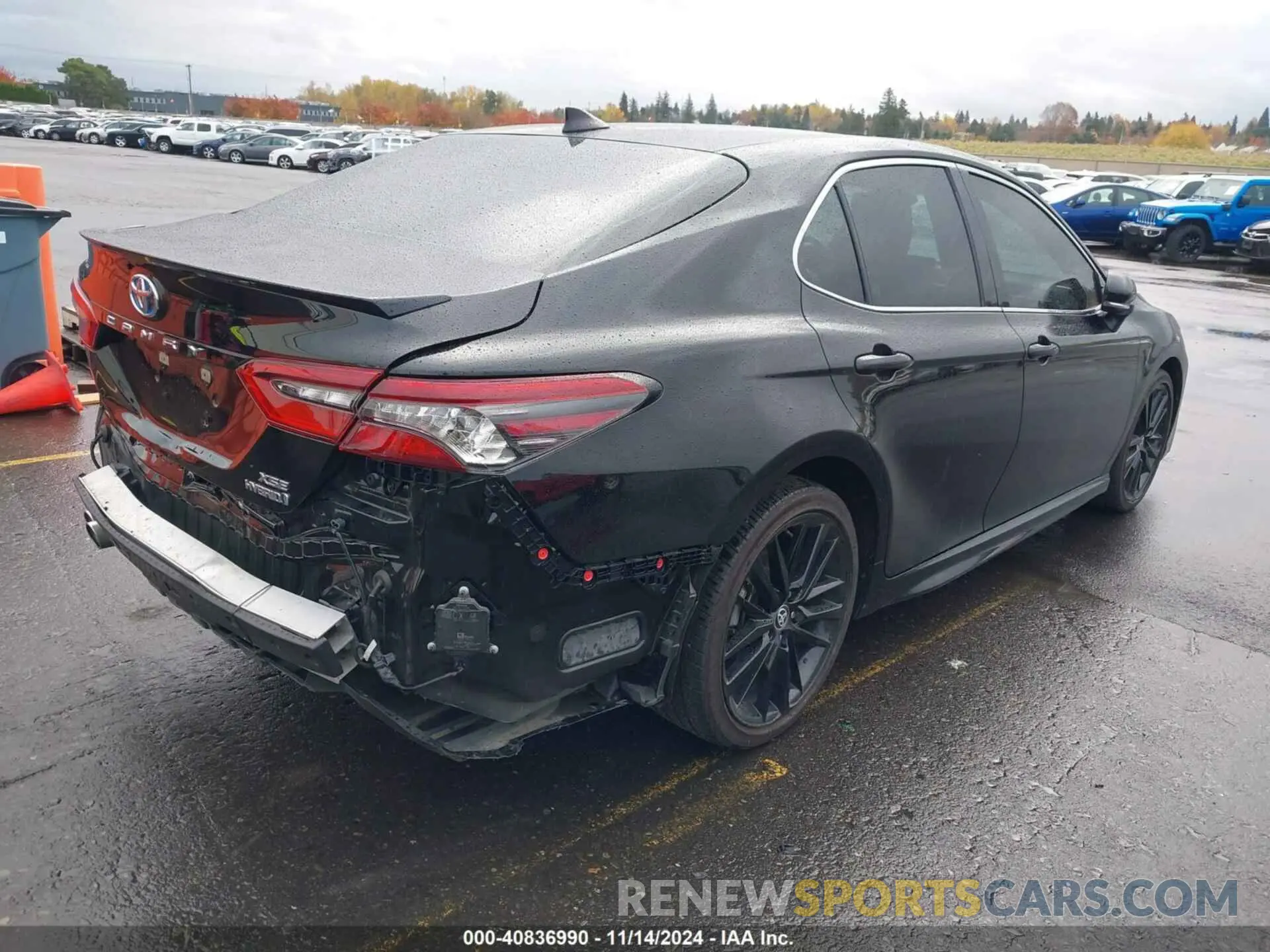 4 Photograph of a damaged car 4T1K31AK2NU597055 TOYOTA CAMRY 2022