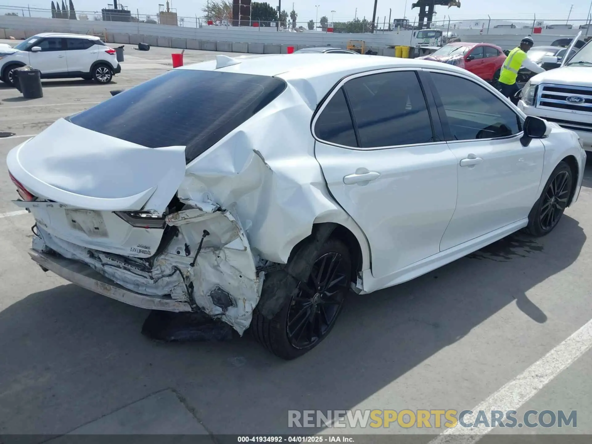 4 Photograph of a damaged car 4T1K31AK3NU036055 TOYOTA CAMRY 2022