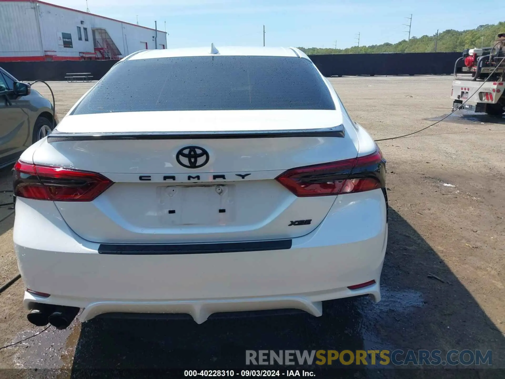 16 Photograph of a damaged car 4T1K31AK3NU586355 TOYOTA CAMRY 2022