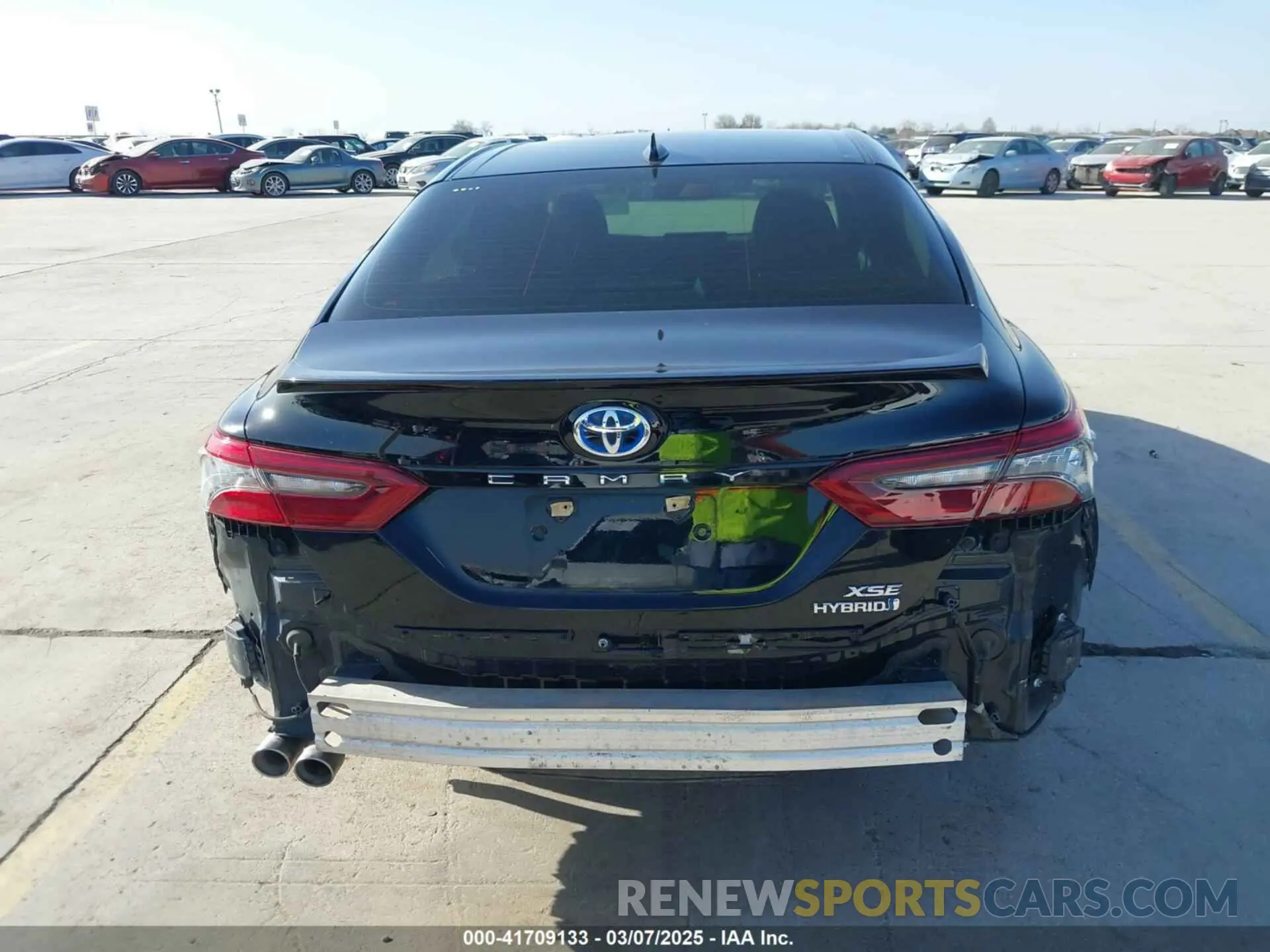 17 Photograph of a damaged car 4T1K31AK4NU579480 TOYOTA CAMRY 2022