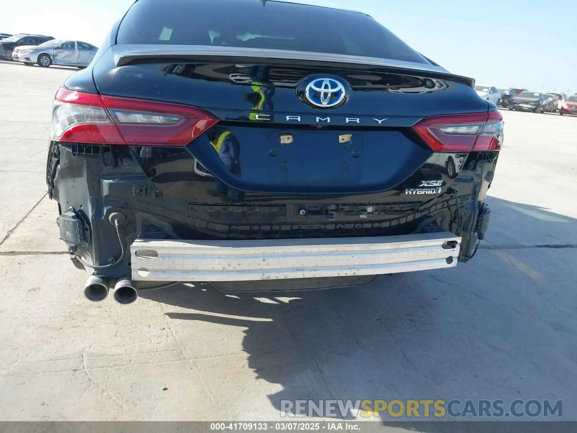 18 Photograph of a damaged car 4T1K31AK4NU579480 TOYOTA CAMRY 2022
