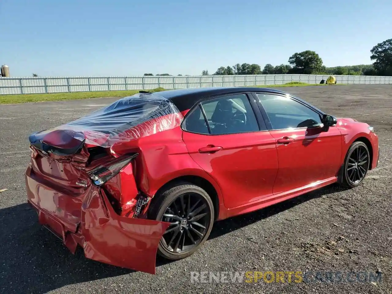 4 Photograph of a damaged car 4T1K31AK5NU032573 TOYOTA CAMRY 2022