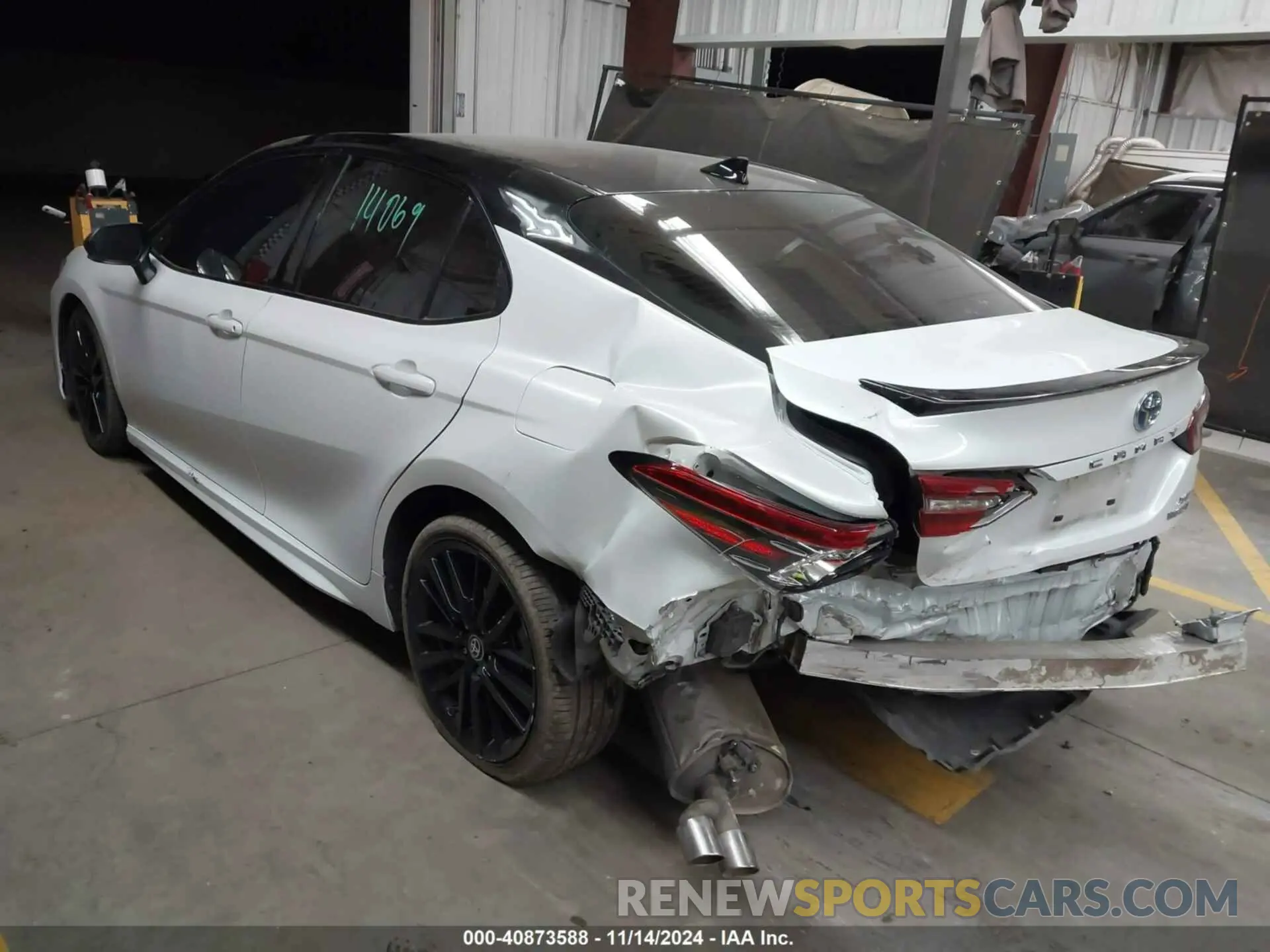 3 Photograph of a damaged car 4T1K31AK5NU033643 TOYOTA CAMRY 2022