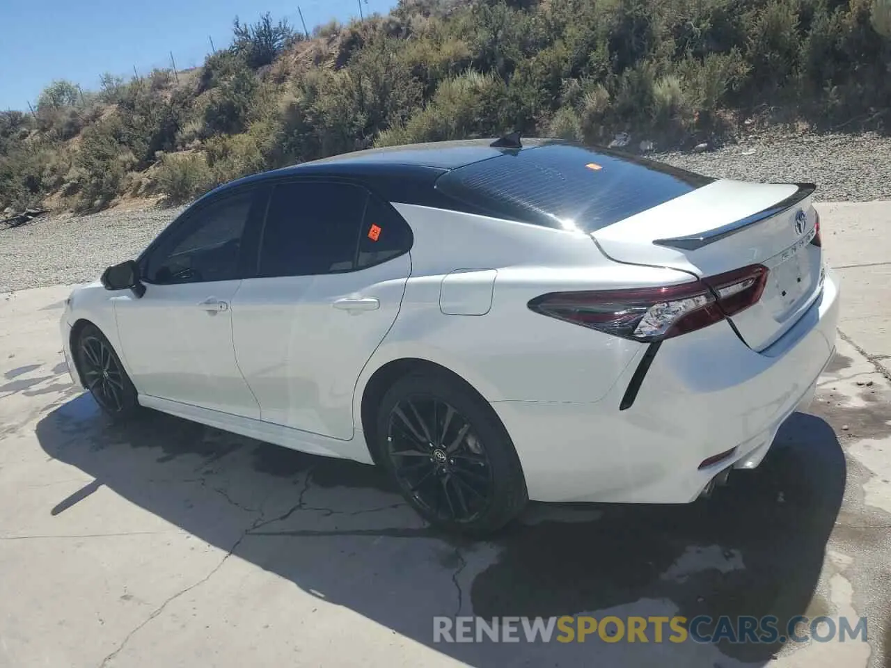 2 Photograph of a damaged car 4T1K31AK5NU036896 TOYOTA CAMRY 2022