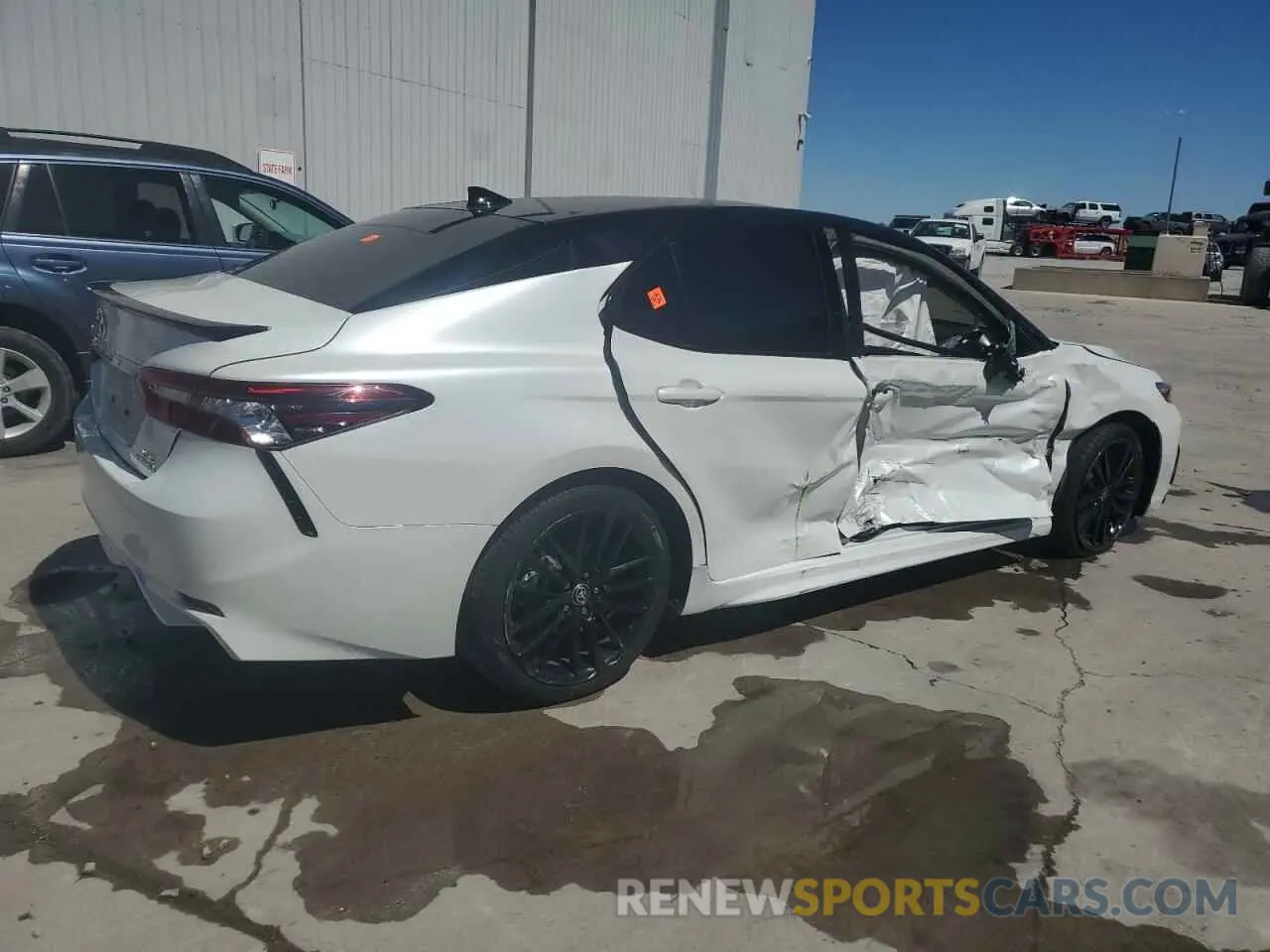 3 Photograph of a damaged car 4T1K31AK5NU036896 TOYOTA CAMRY 2022
