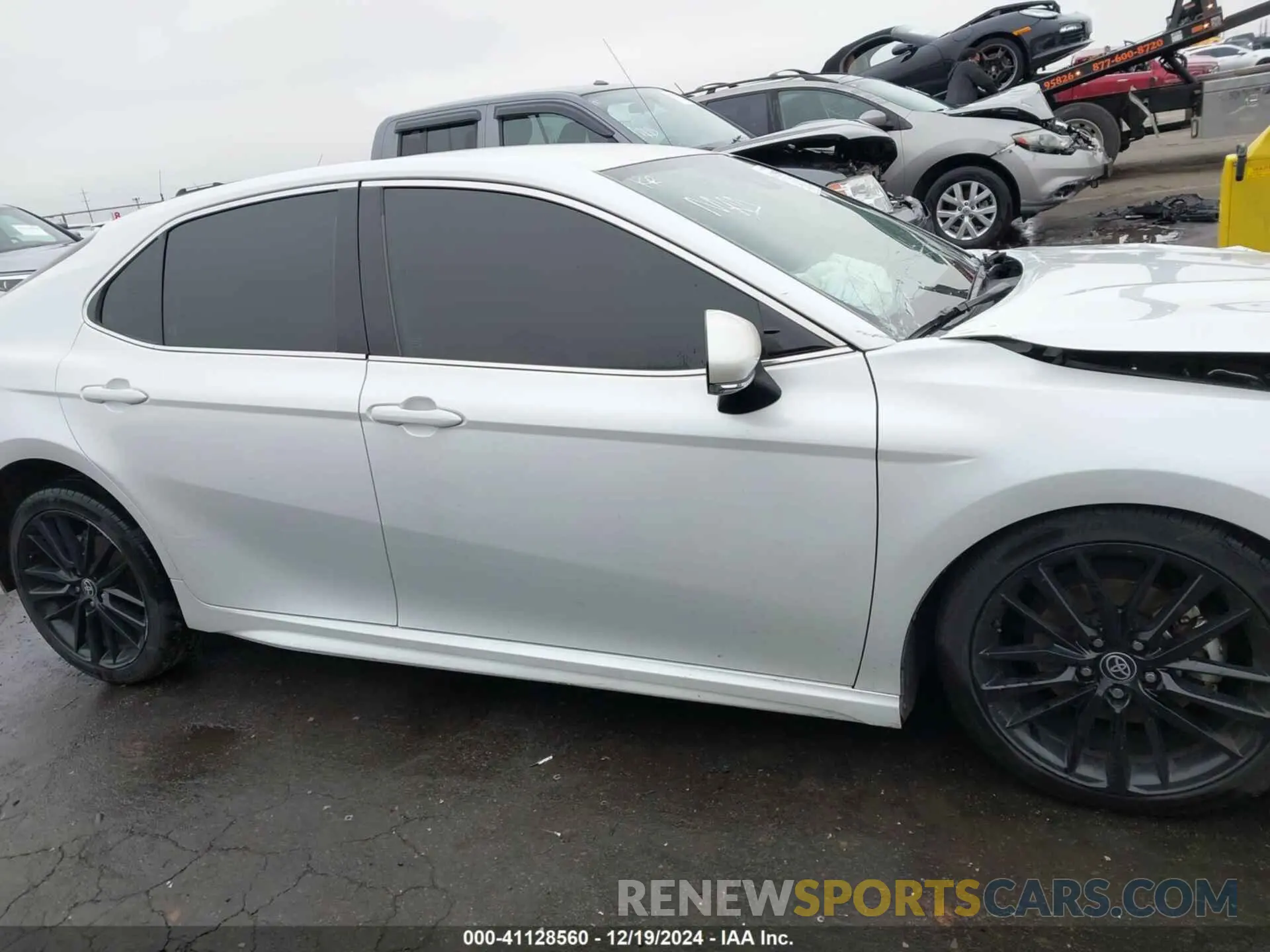 14 Photograph of a damaged car 4T1K31AK5NU586566 TOYOTA CAMRY 2022