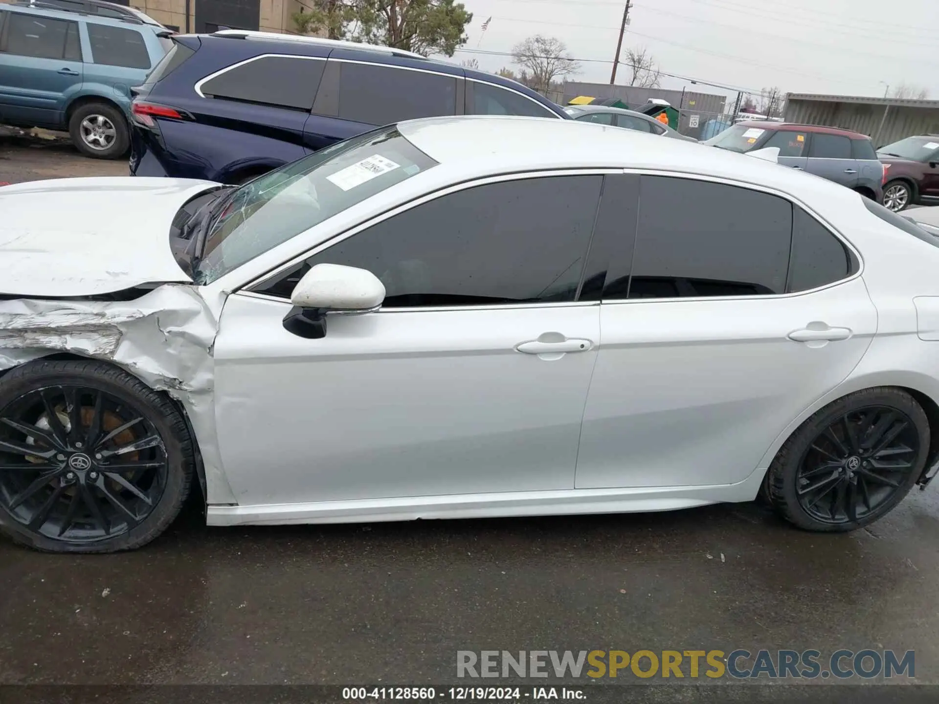 15 Photograph of a damaged car 4T1K31AK5NU586566 TOYOTA CAMRY 2022
