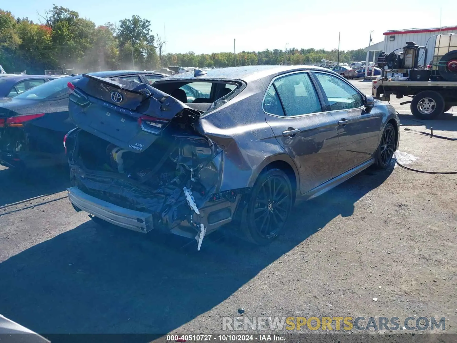 4 Photograph of a damaged car 4T1K31AK5NU593971 TOYOTA CAMRY 2022