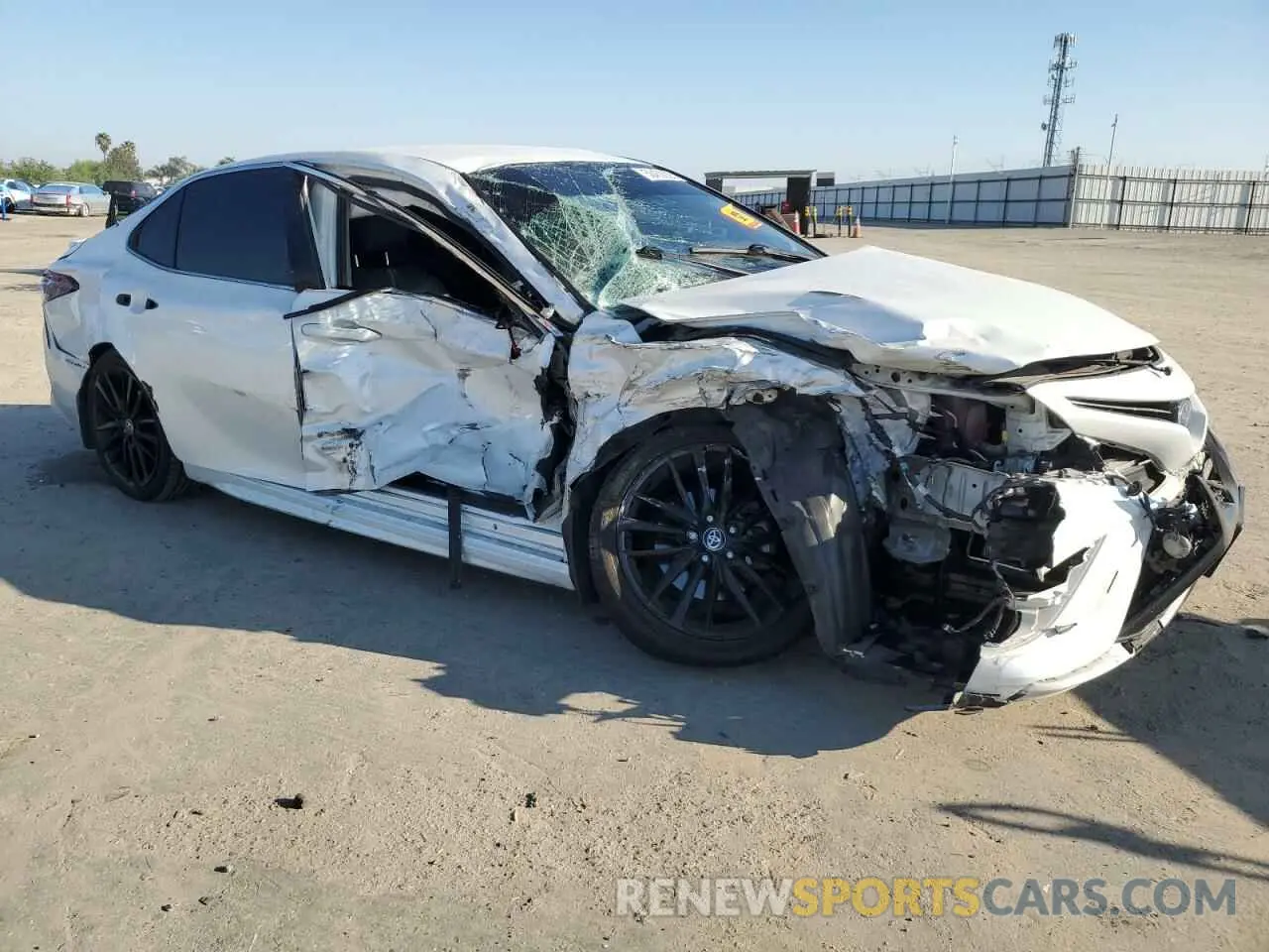 4 Photograph of a damaged car 4T1K31AK7NU594961 TOYOTA CAMRY 2022