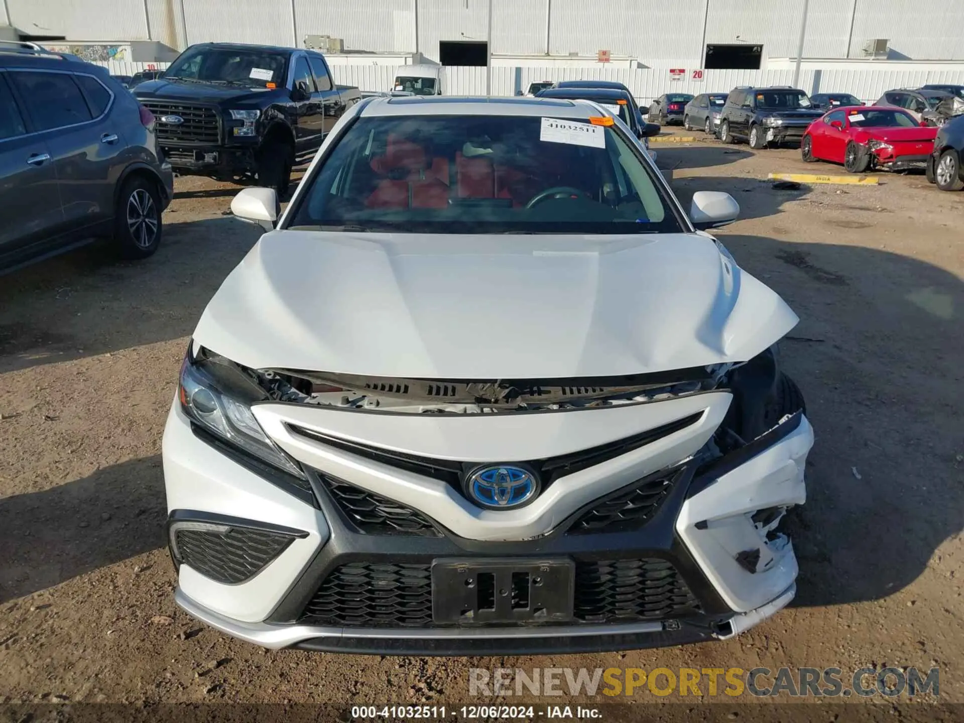 12 Photograph of a damaged car 4T1K31AK9NU588398 TOYOTA CAMRY 2022