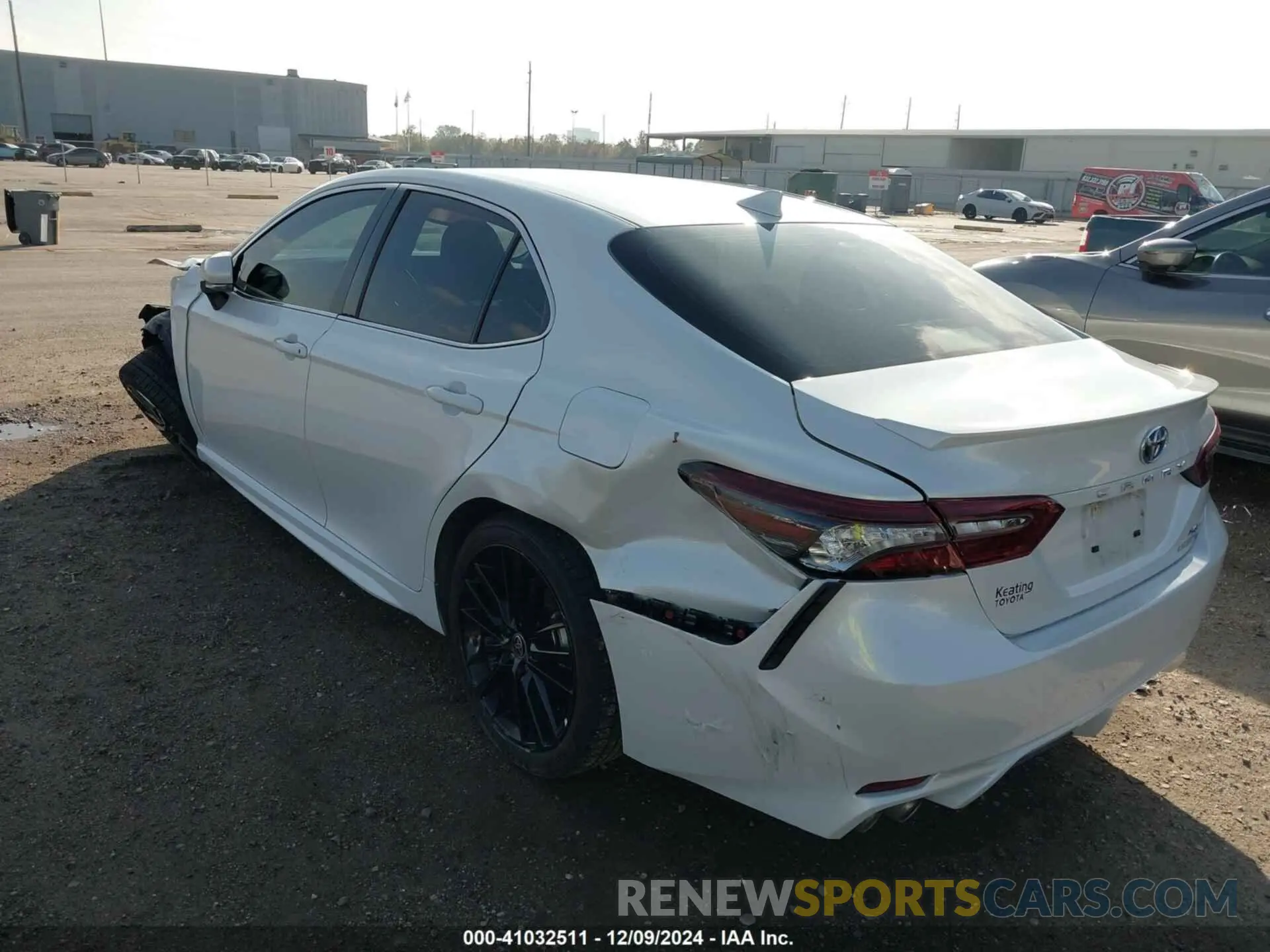3 Photograph of a damaged car 4T1K31AK9NU588398 TOYOTA CAMRY 2022