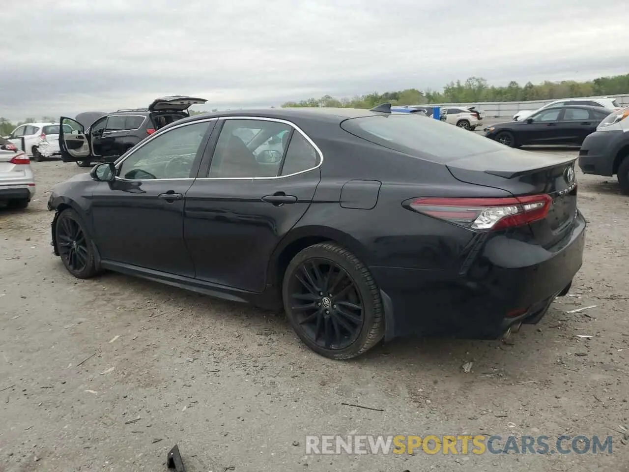 2 Photograph of a damaged car 4T1K31AKXNU580696 TOYOTA CAMRY 2022
