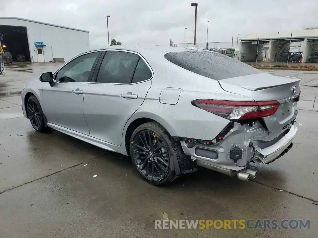 2 Photograph of a damaged car 4T1K31AKXNU594811 TOYOTA CAMRY 2022