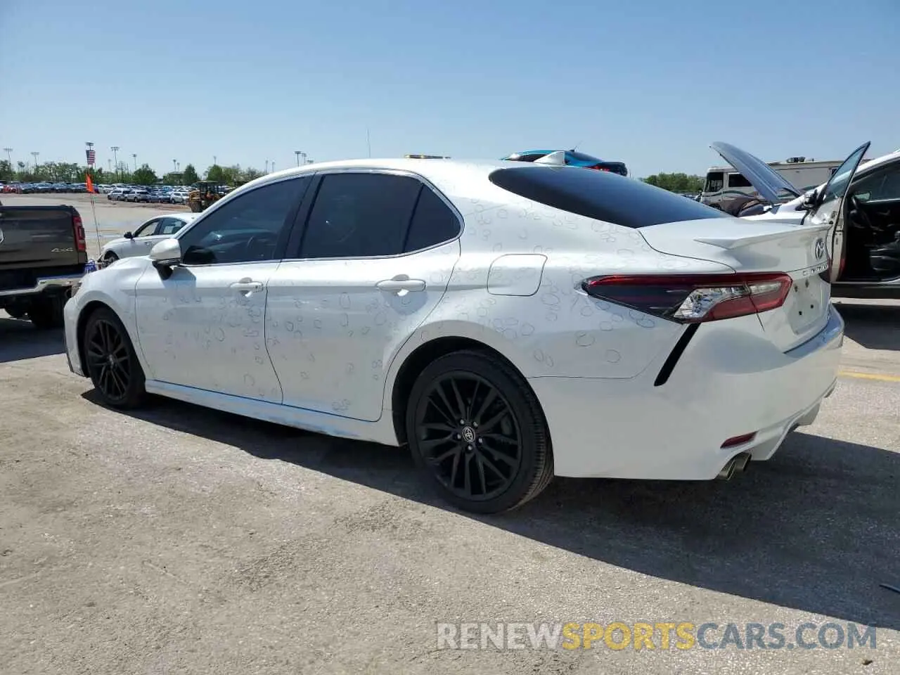 2 Photograph of a damaged car 4T1K31AKXNU596297 TOYOTA CAMRY 2022