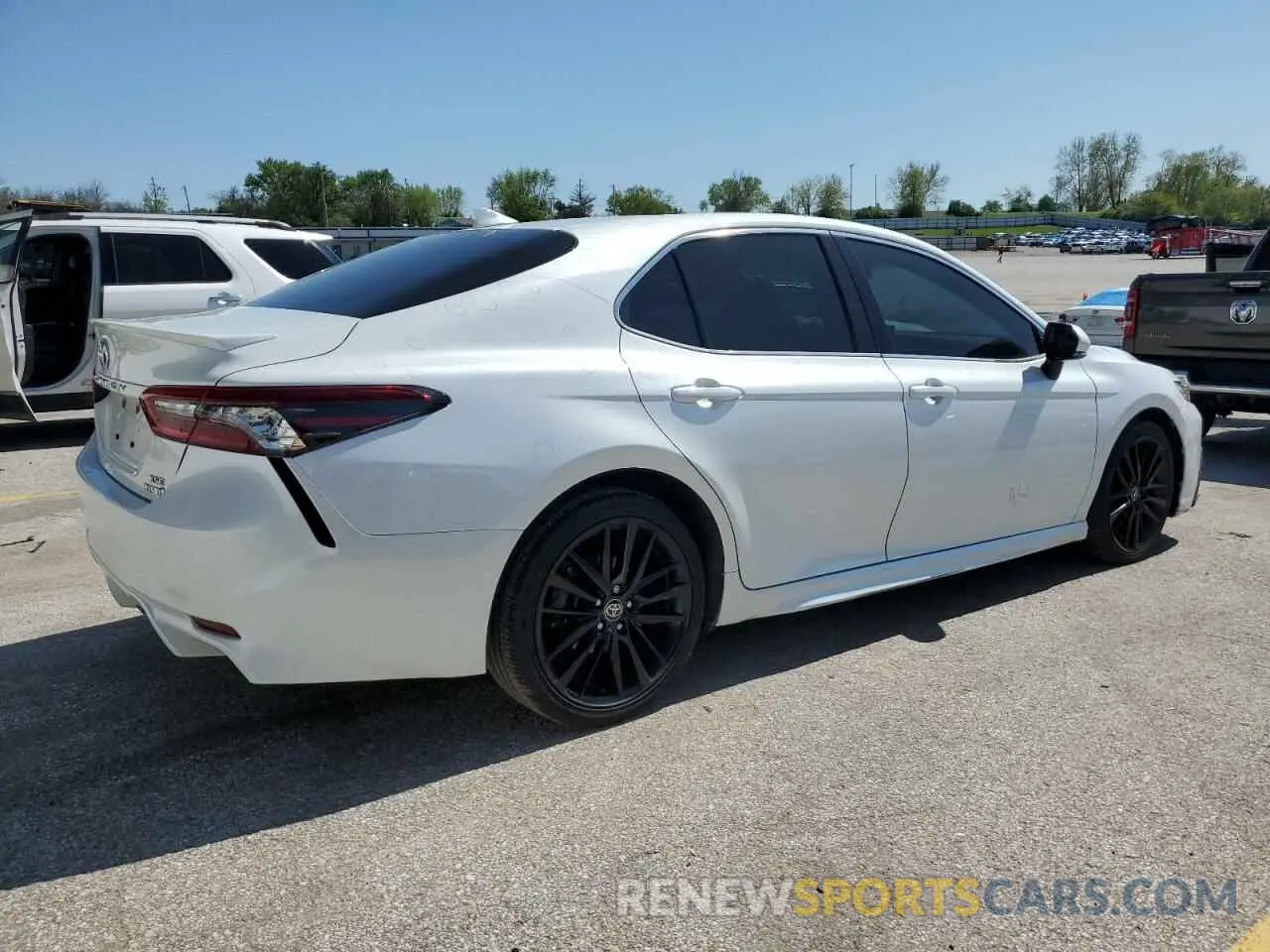 3 Photograph of a damaged car 4T1K31AKXNU596297 TOYOTA CAMRY 2022