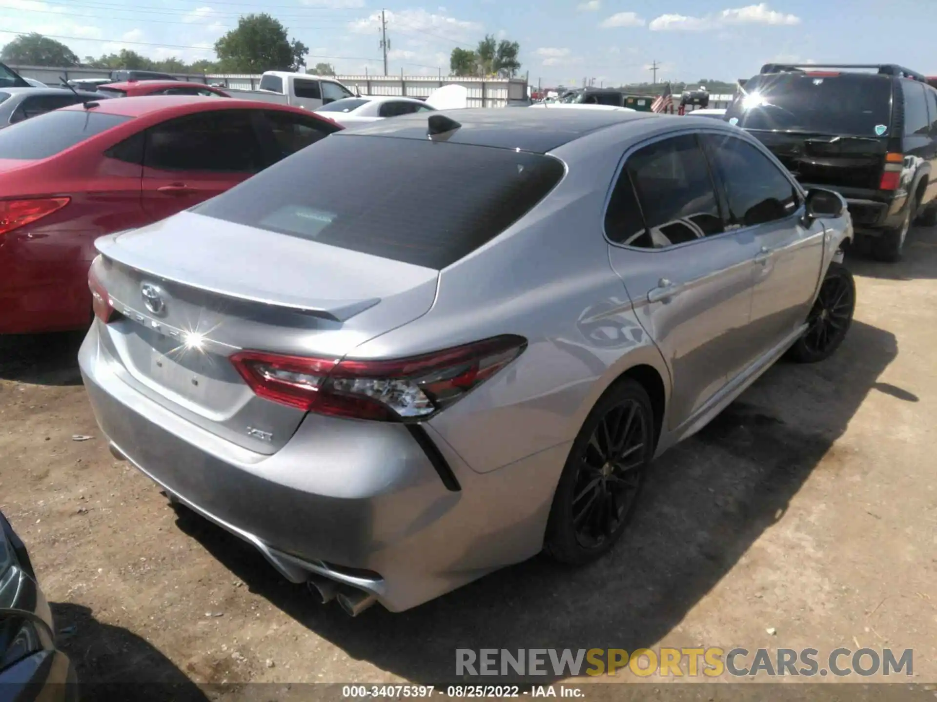 4 Photograph of a damaged car 4T1K61AK0NU004963 TOYOTA CAMRY 2022