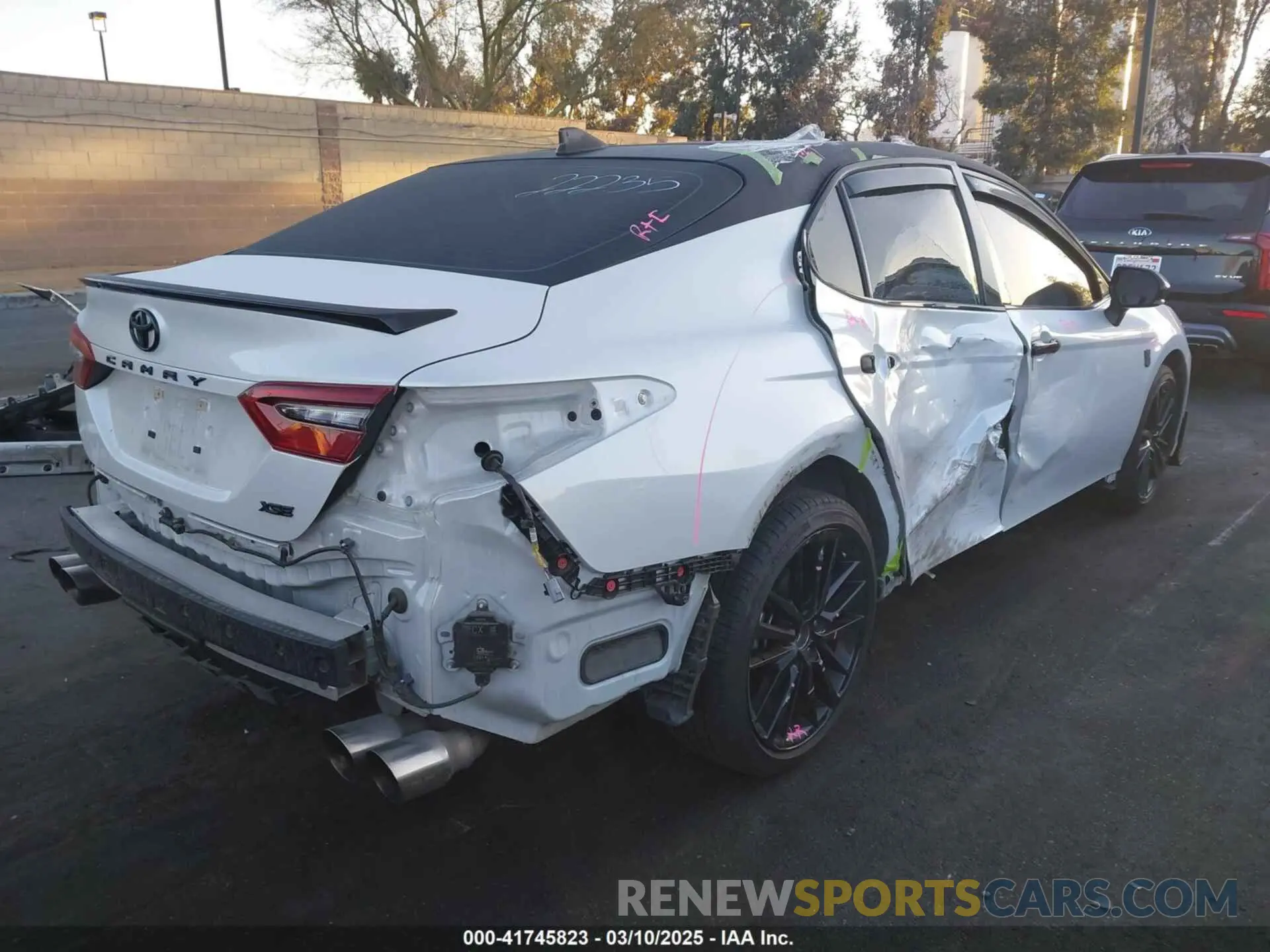 4 Photograph of a damaged car 4T1K61AK0NU034500 TOYOTA CAMRY 2022