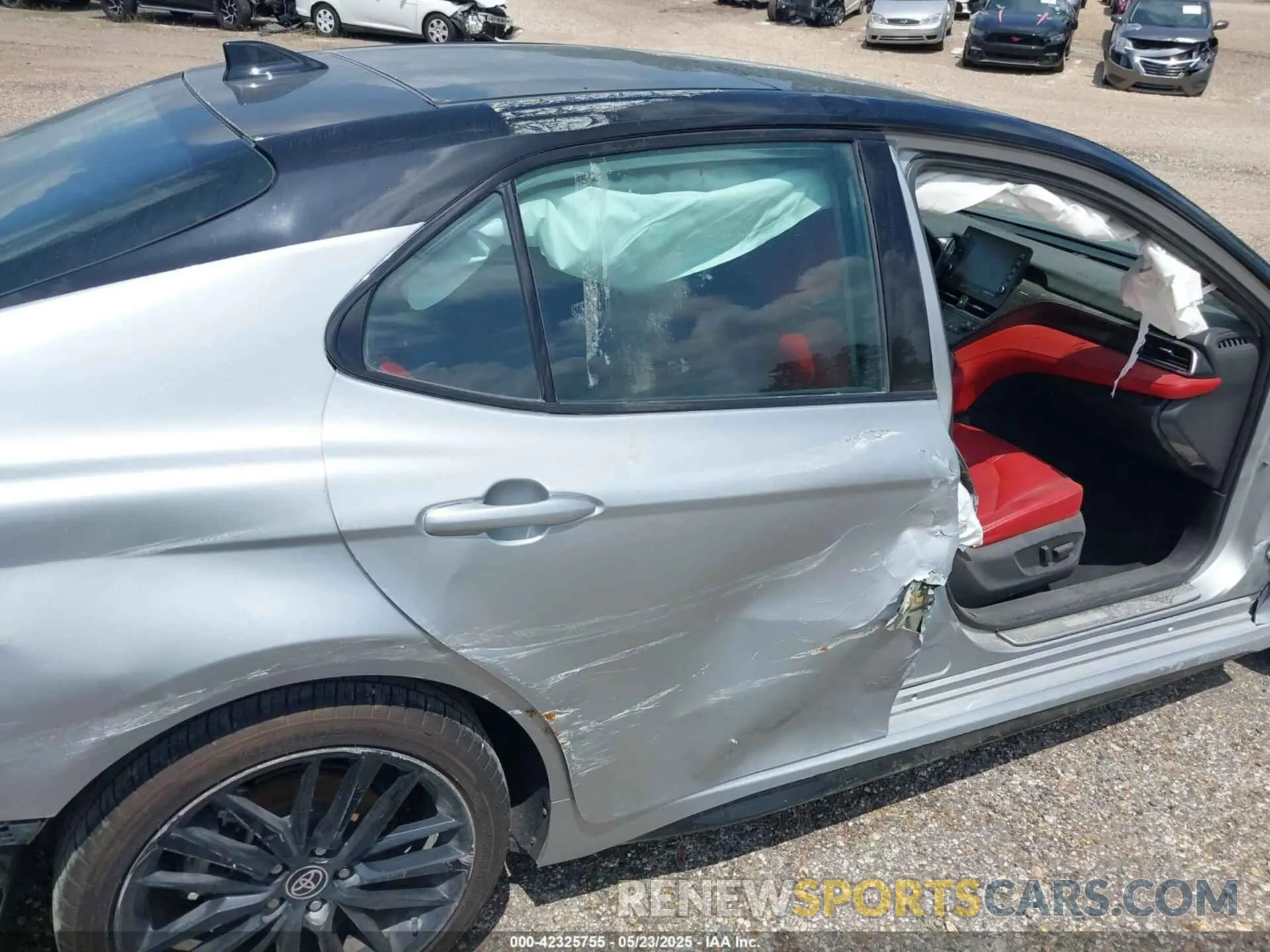 19 Photograph of a damaged car 4T1K61AK0NU062314 TOYOTA CAMRY 2022