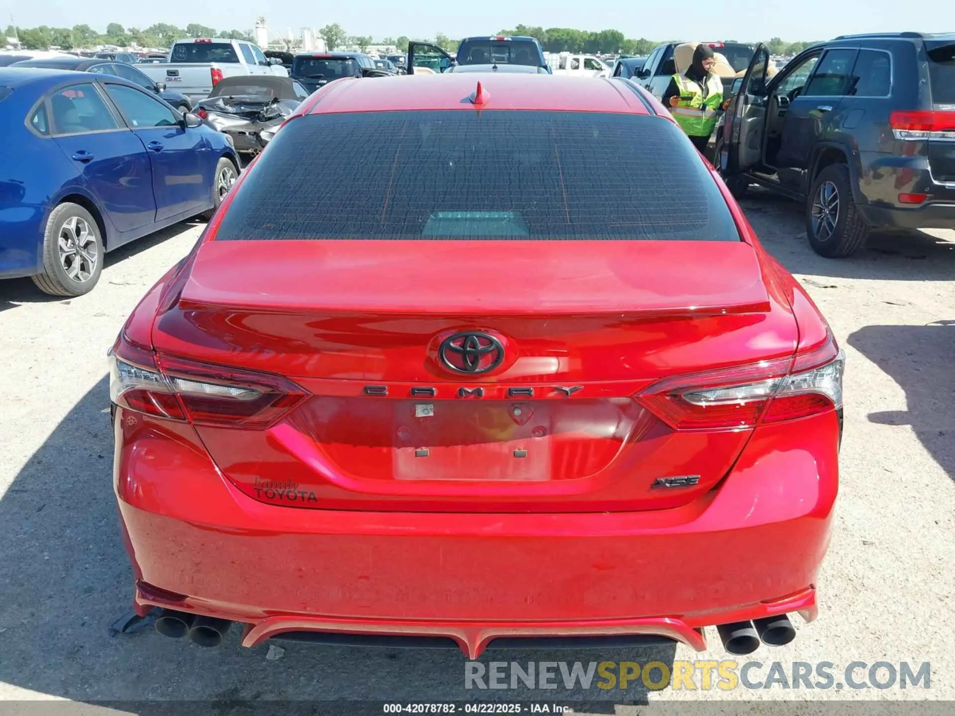 16 Photograph of a damaged car 4T1K61AK1NU006141 TOYOTA CAMRY 2022
