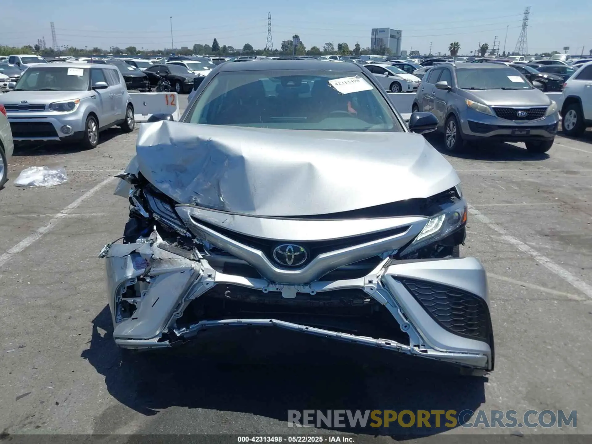 13 Photograph of a damaged car 4T1K61AK1NU009654 TOYOTA CAMRY 2022