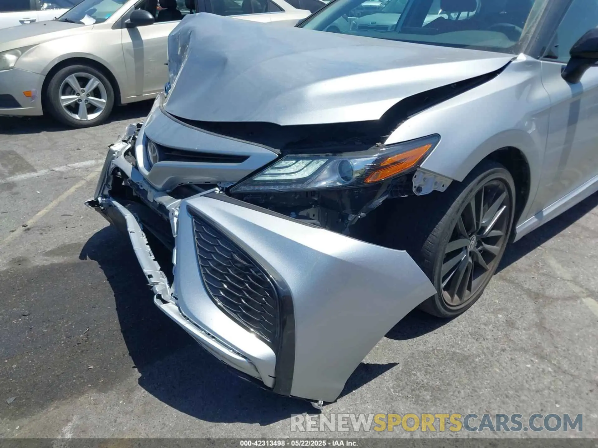 18 Photograph of a damaged car 4T1K61AK1NU009654 TOYOTA CAMRY 2022