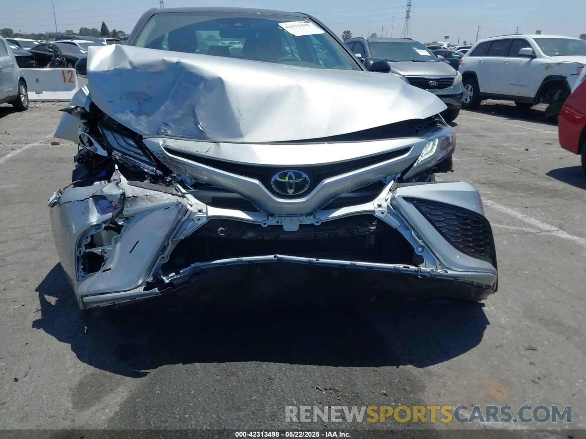 19 Photograph of a damaged car 4T1K61AK1NU009654 TOYOTA CAMRY 2022