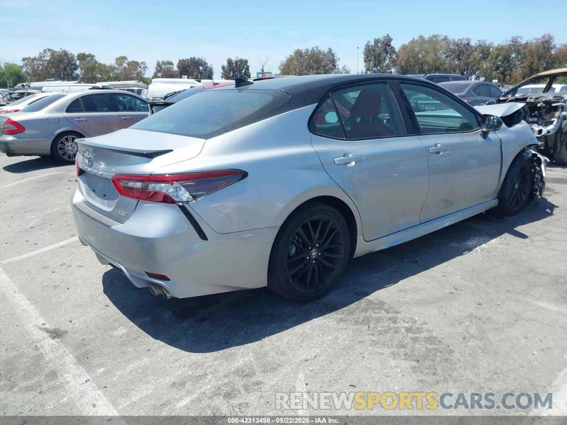 4 Photograph of a damaged car 4T1K61AK1NU009654 TOYOTA CAMRY 2022