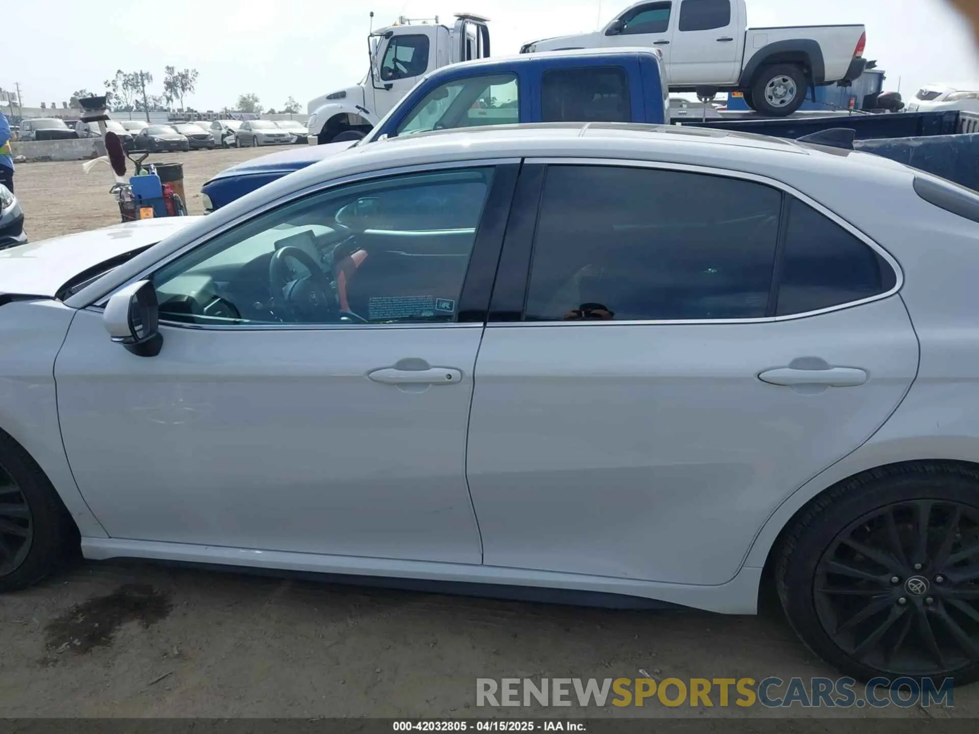 14 Photograph of a damaged car 4T1K61AK1NU011131 TOYOTA CAMRY 2022