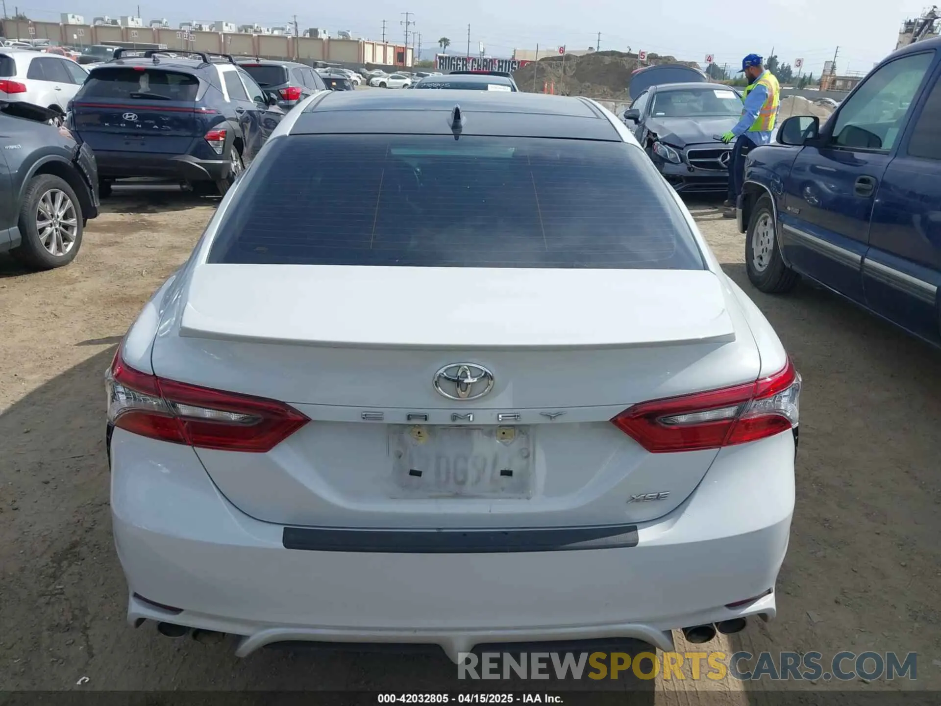 16 Photograph of a damaged car 4T1K61AK1NU011131 TOYOTA CAMRY 2022