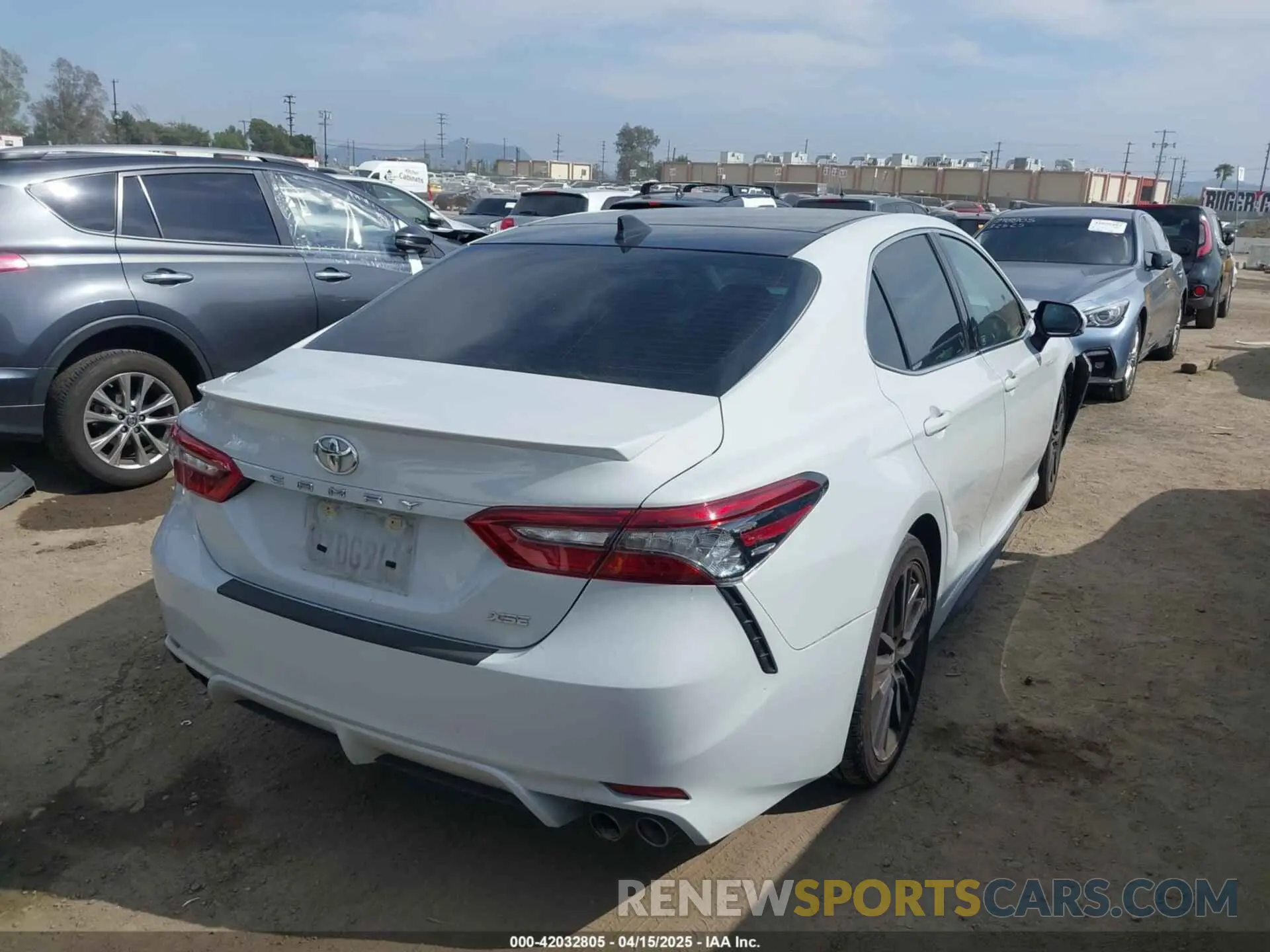 4 Photograph of a damaged car 4T1K61AK1NU011131 TOYOTA CAMRY 2022