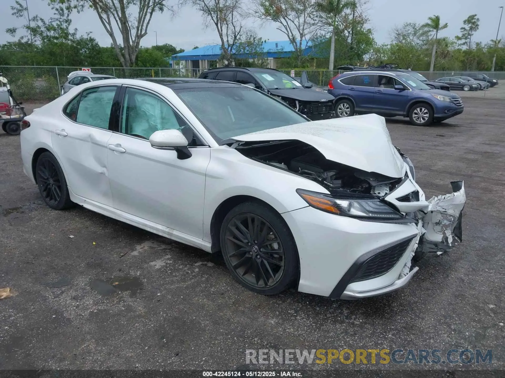 1 Photograph of a damaged car 4T1K61AK1NU032335 TOYOTA CAMRY 2022