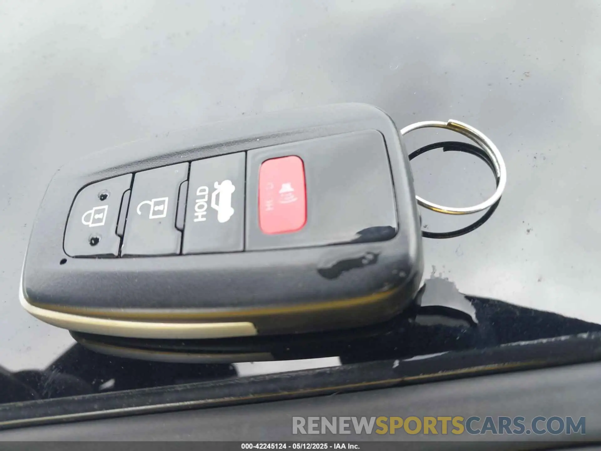 11 Photograph of a damaged car 4T1K61AK1NU032335 TOYOTA CAMRY 2022