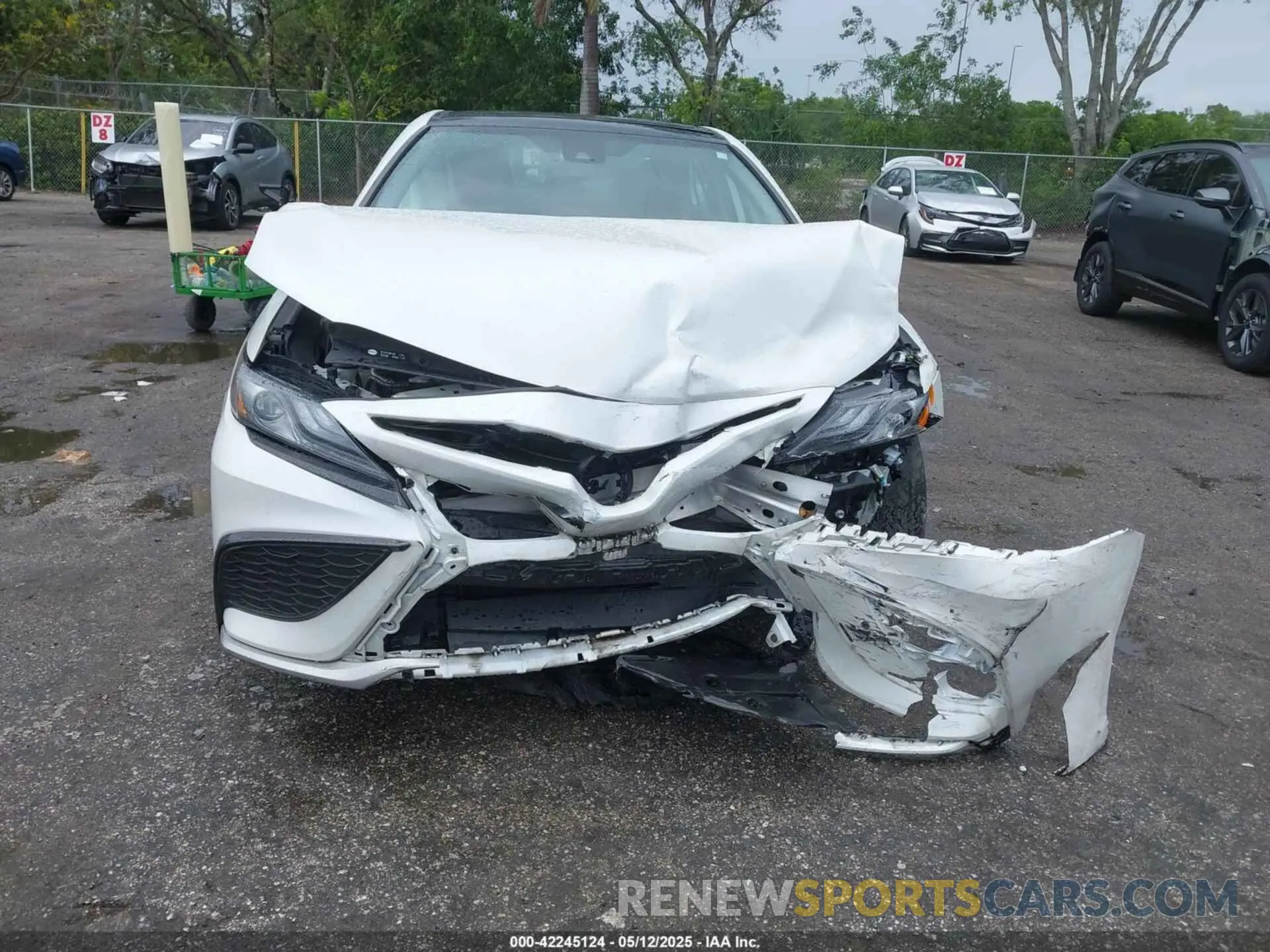 13 Photograph of a damaged car 4T1K61AK1NU032335 TOYOTA CAMRY 2022