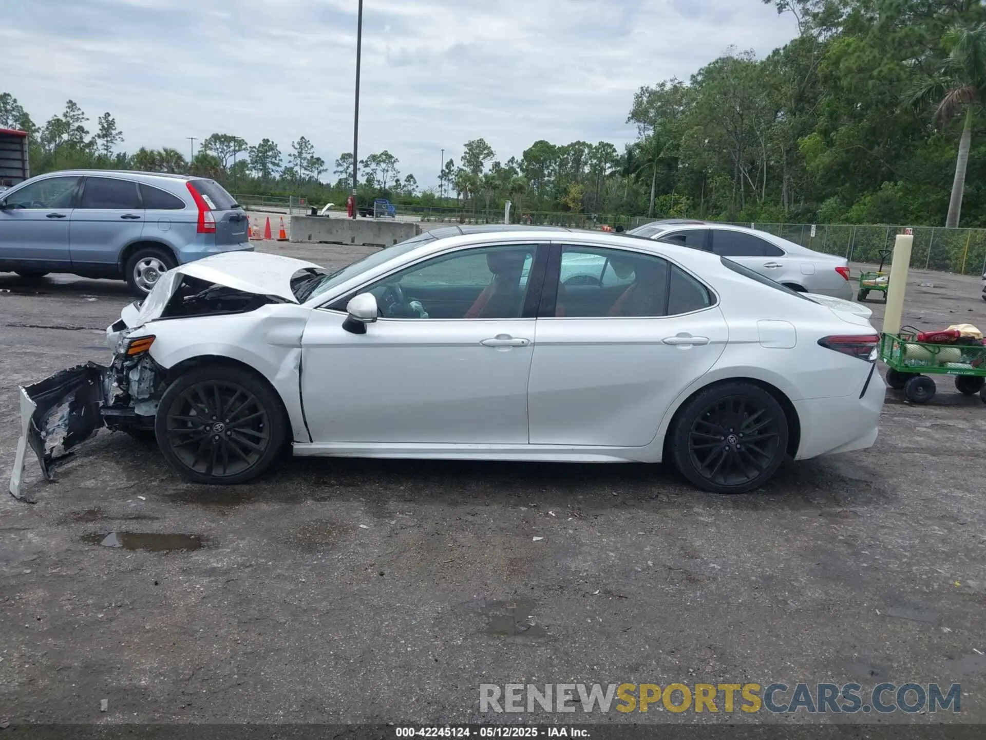 15 Photograph of a damaged car 4T1K61AK1NU032335 TOYOTA CAMRY 2022
