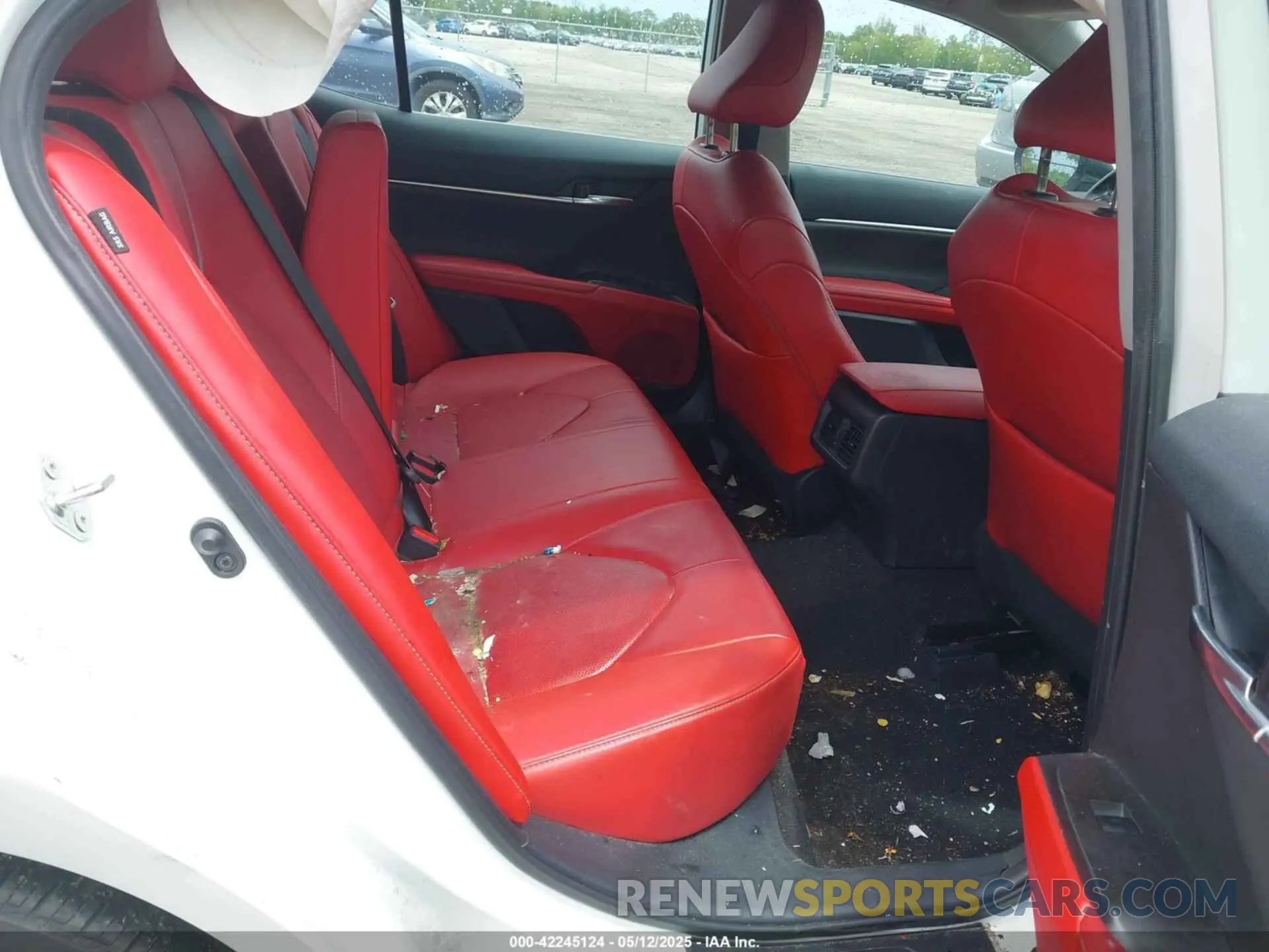 8 Photograph of a damaged car 4T1K61AK1NU032335 TOYOTA CAMRY 2022