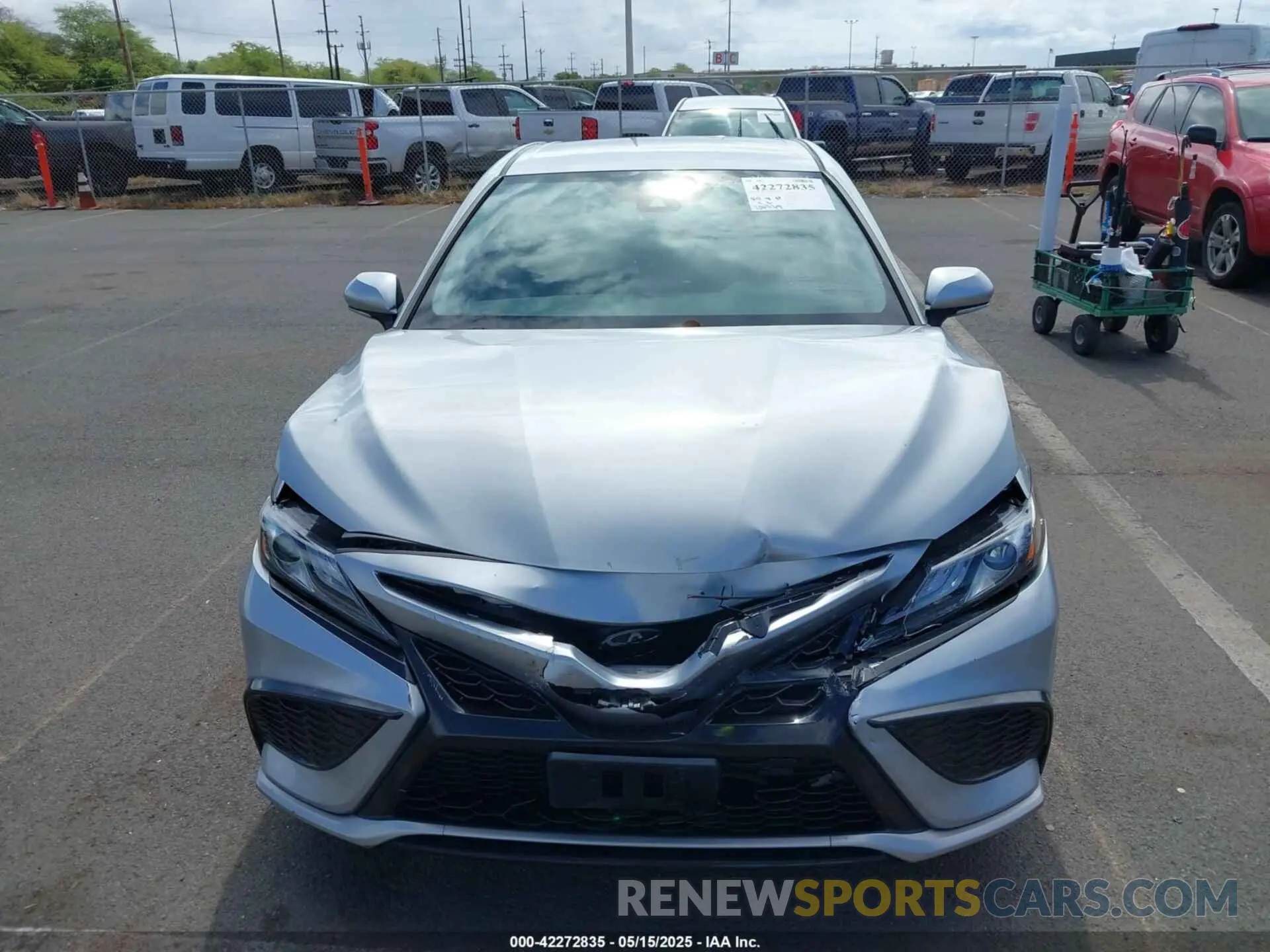 12 Photograph of a damaged car 4T1K61AK1NU034649 TOYOTA CAMRY 2022