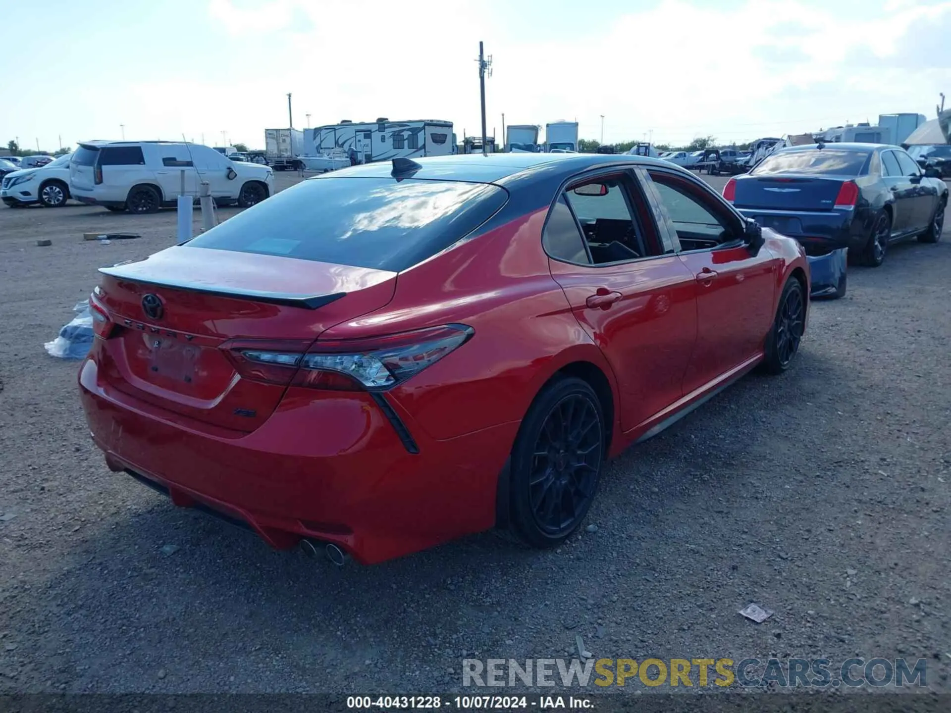 4 Photograph of a damaged car 4T1K61AK1NU068901 TOYOTA CAMRY 2022
