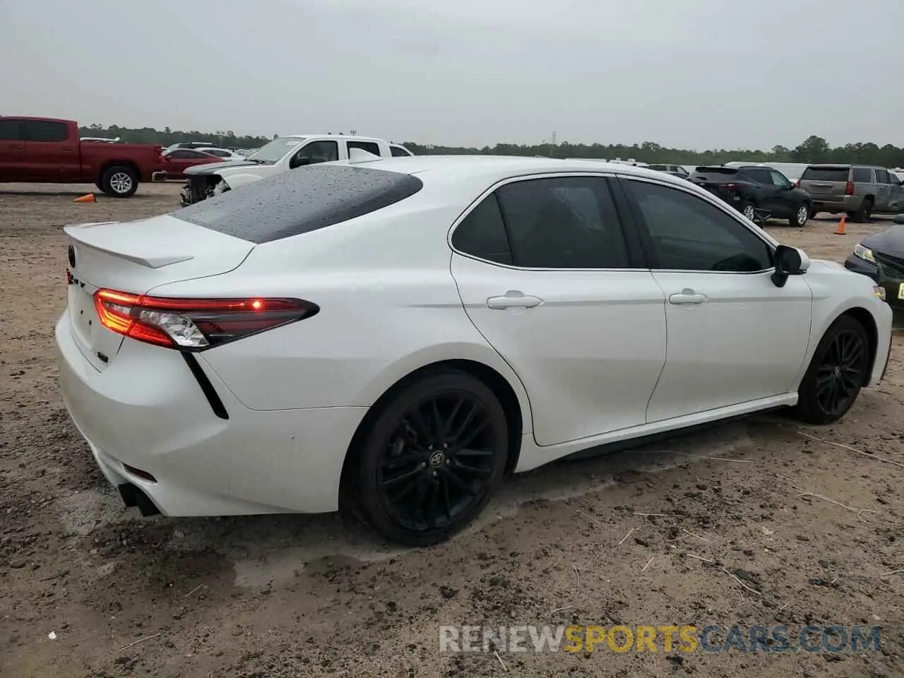 3 Photograph of a damaged car 4T1K61AK1NU617495 TOYOTA CAMRY 2022