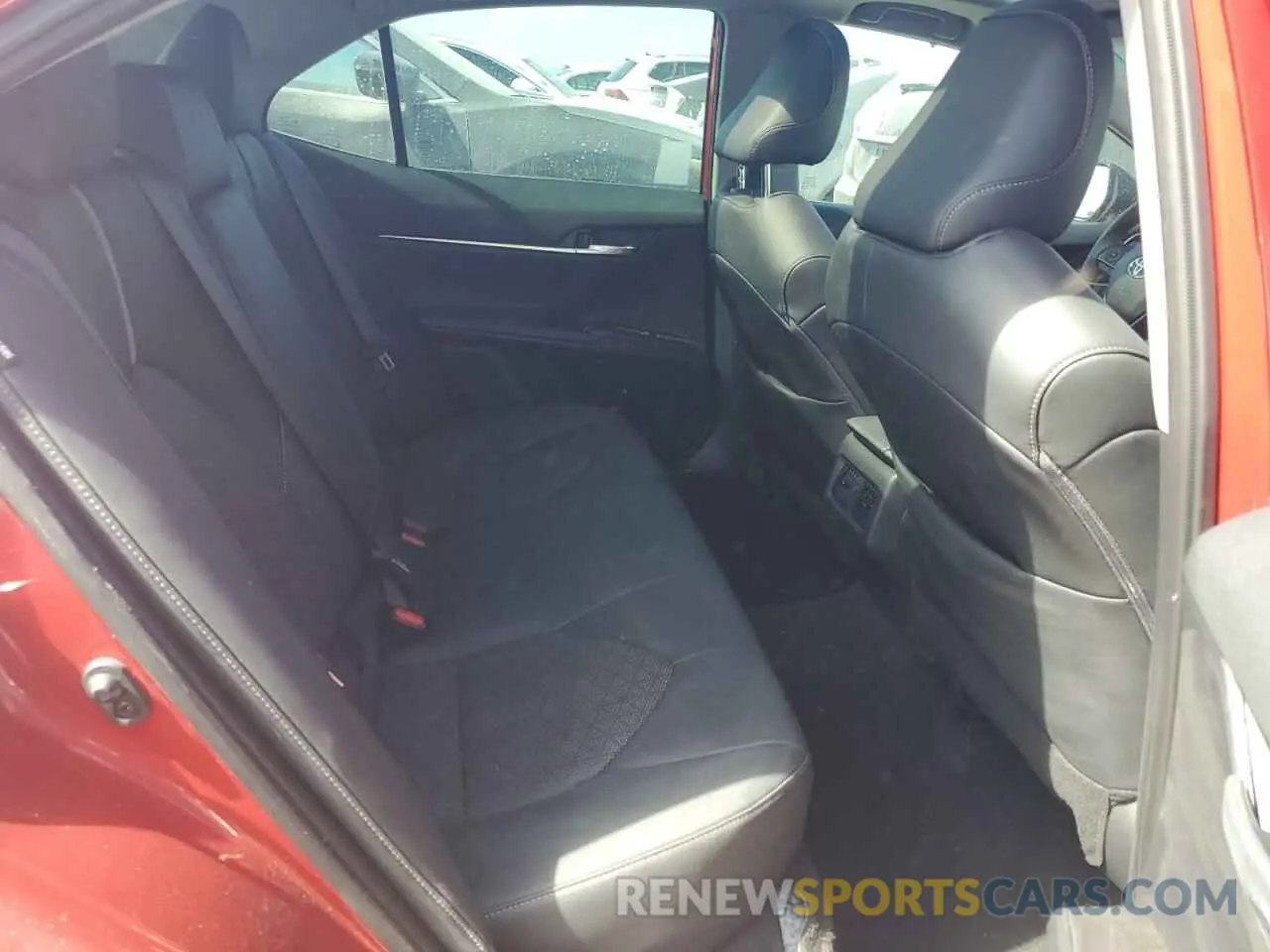 10 Photograph of a damaged car 4T1K61AK2NU016080 TOYOTA CAMRY 2022