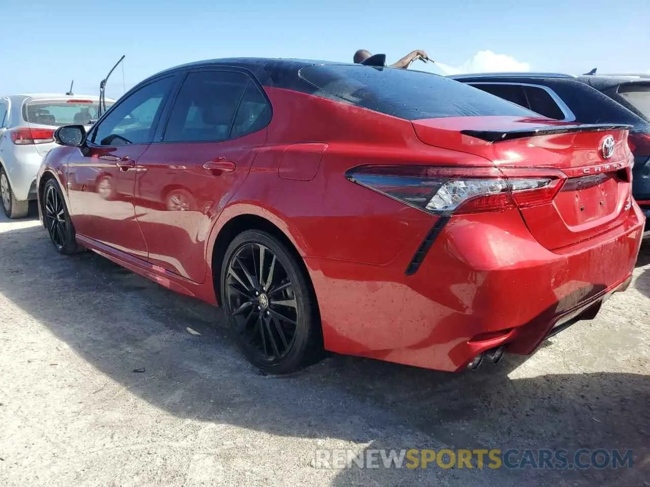 2 Photograph of a damaged car 4T1K61AK2NU016080 TOYOTA CAMRY 2022