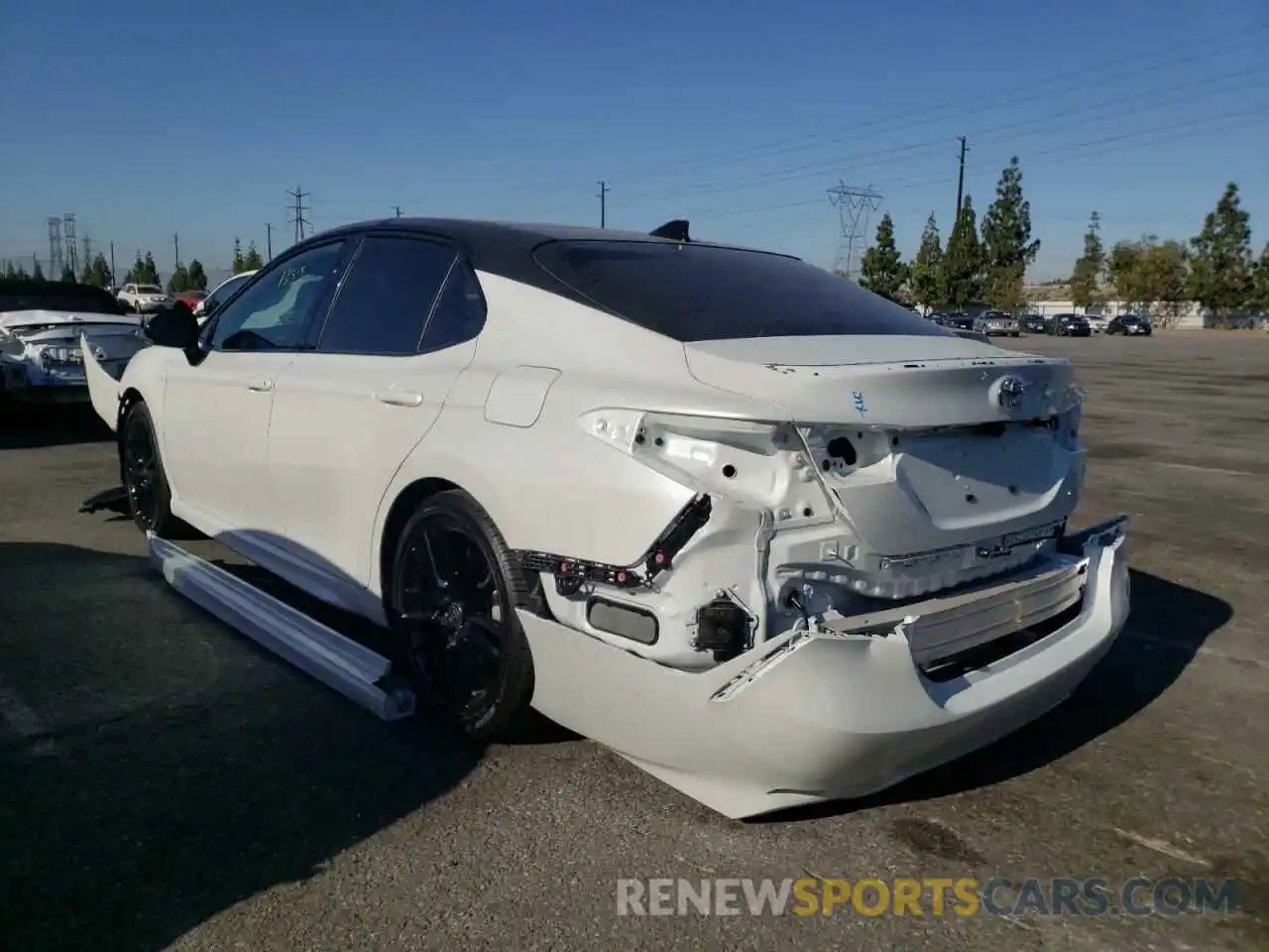 3 Photograph of a damaged car 4T1K61AK2NU018105 TOYOTA CAMRY 2022