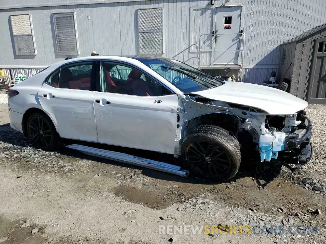 4 Photograph of a damaged car 4T1K61AK2NU069183 TOYOTA CAMRY 2022