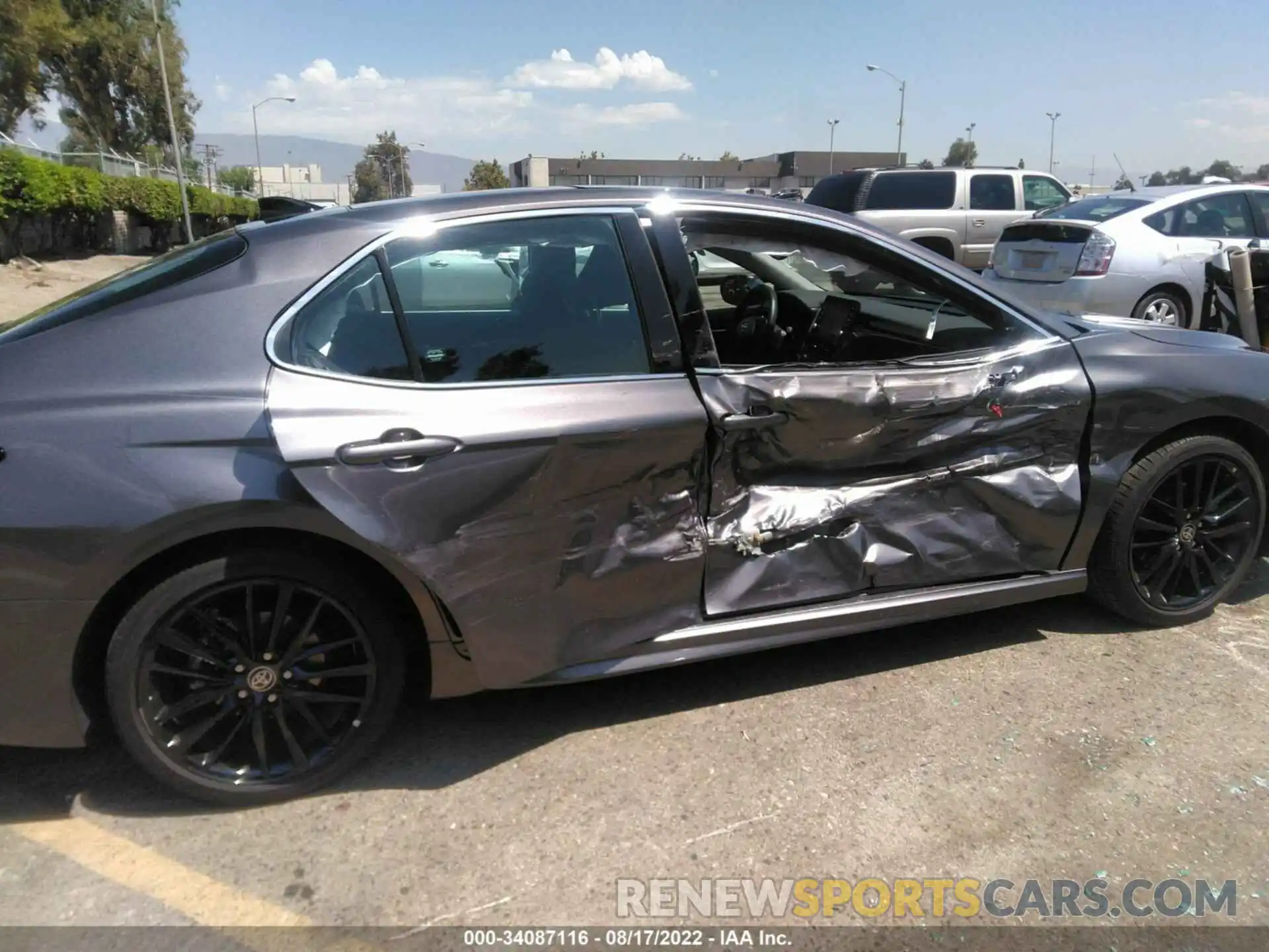 6 Photograph of a damaged car 4T1K61AK3NU009316 TOYOTA CAMRY 2022