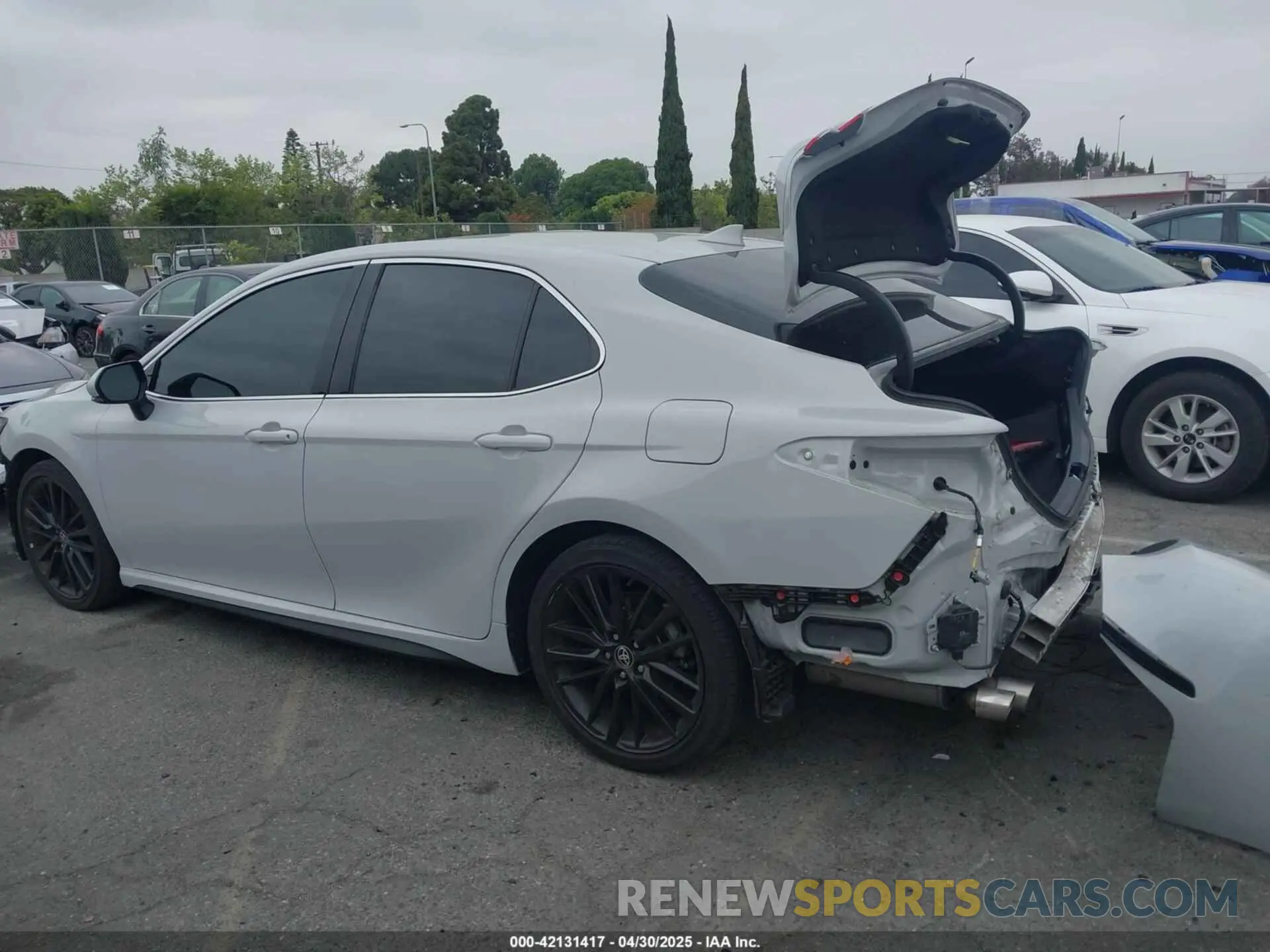 15 Photograph of a damaged car 4T1K61AK3NU023412 TOYOTA CAMRY 2022