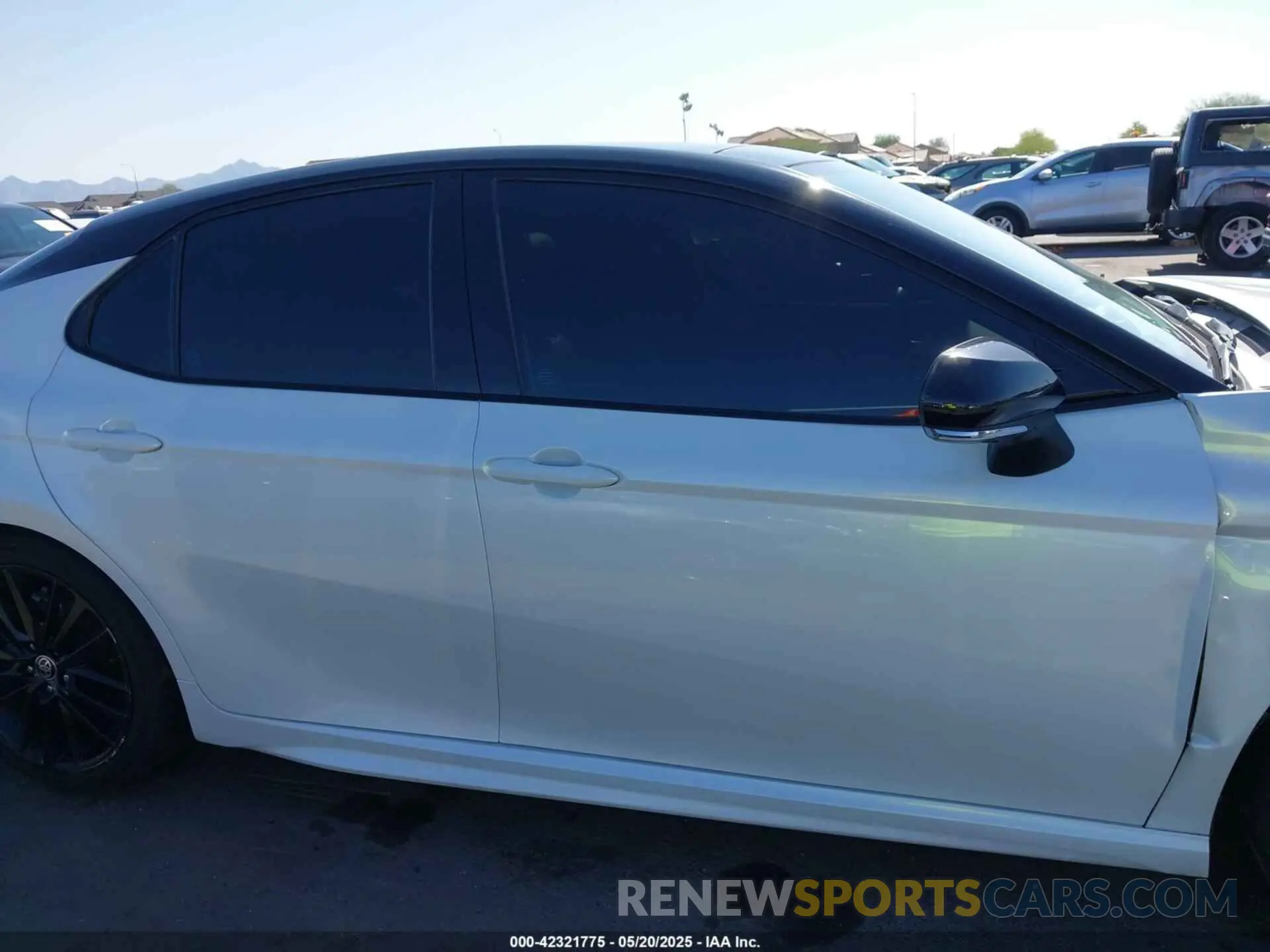 12 Photograph of a damaged car 4T1K61AK3NU061108 TOYOTA CAMRY 2022