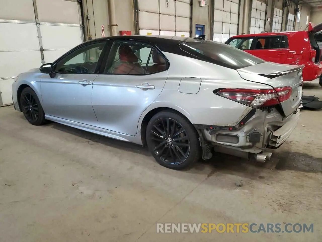 2 Photograph of a damaged car 4T1K61AK3NU069578 TOYOTA CAMRY 2022