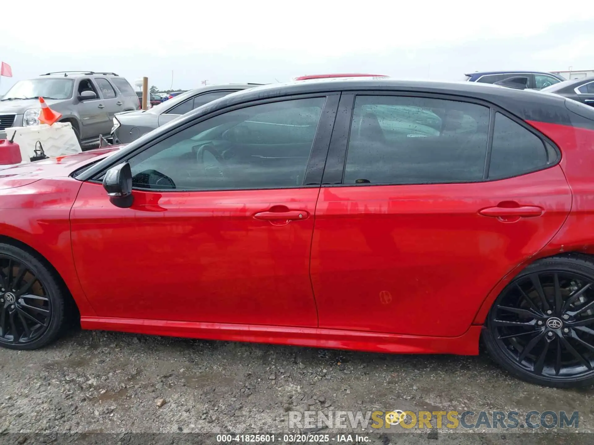 14 Photograph of a damaged car 4T1K61AK4NU010118 TOYOTA CAMRY 2022